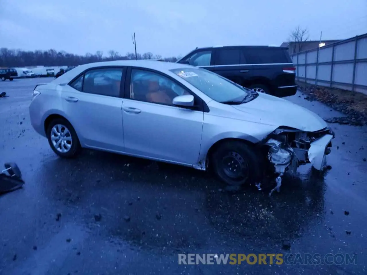 4 fotografías del automóvil dañado 2T1BURHE2KC177479 TOYOTA COROLLA 2019