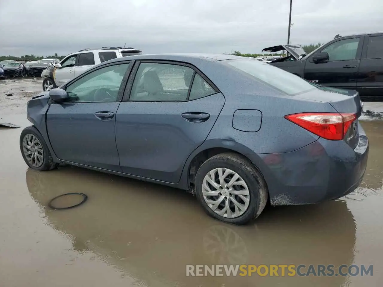 2 fotografías del automóvil dañado 2T1BURHE2KC191110 TOYOTA COROLLA 2019