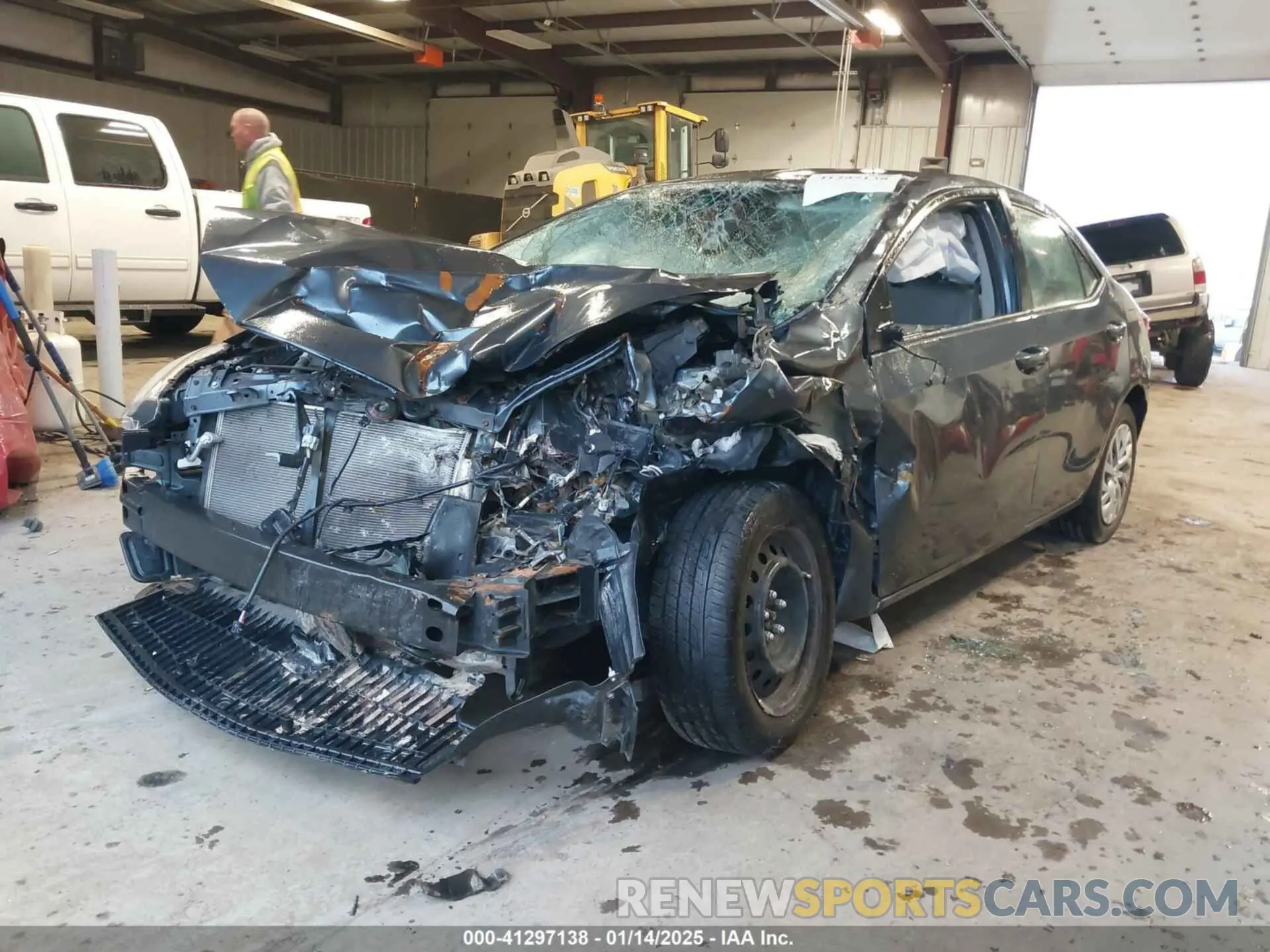 2 fotografías del automóvil dañado 2T1BURHE2KC199384 TOYOTA COROLLA 2019