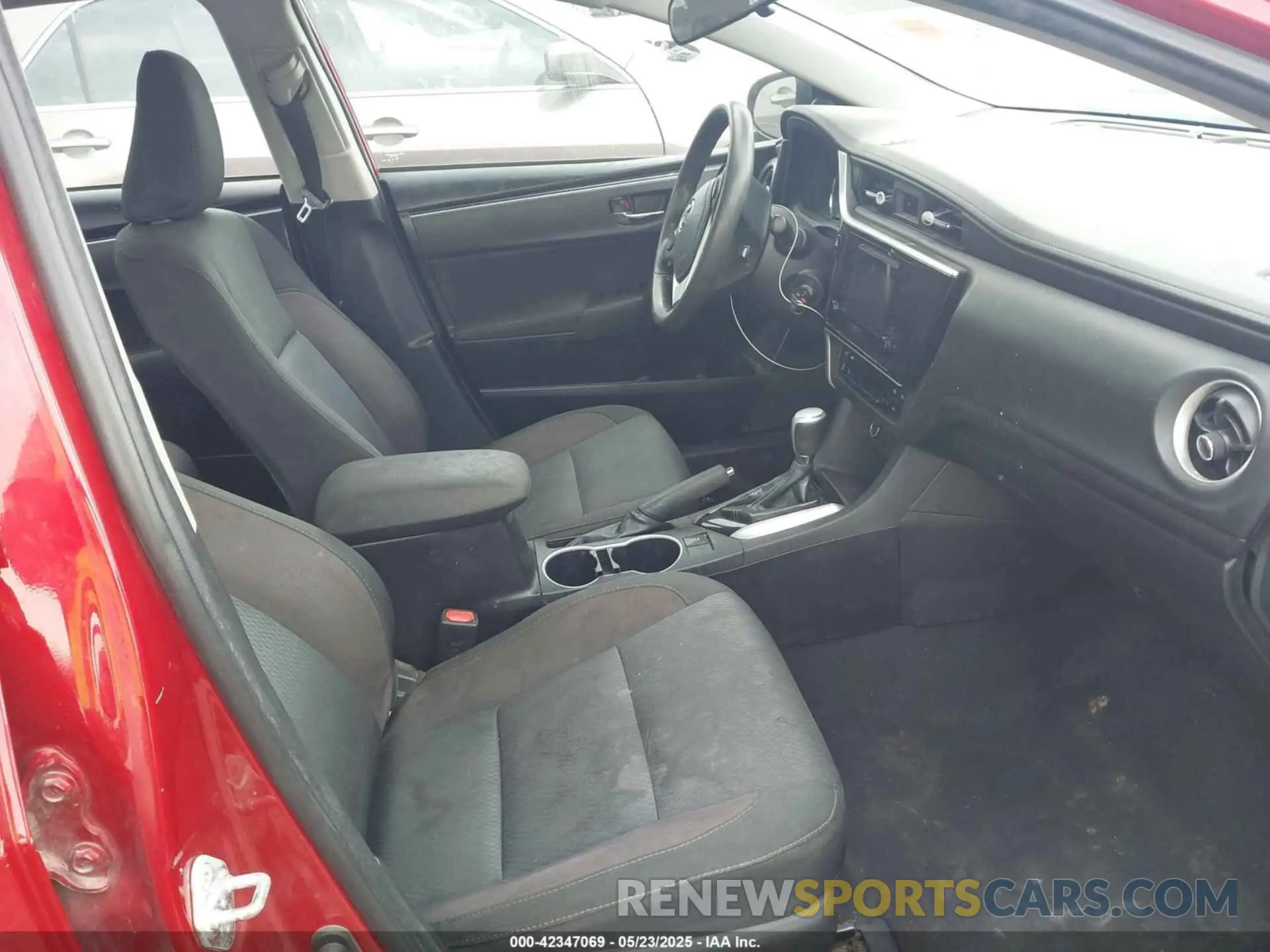 5 fotografías del automóvil dañado 2T1BURHE2KC236174 TOYOTA COROLLA 2019