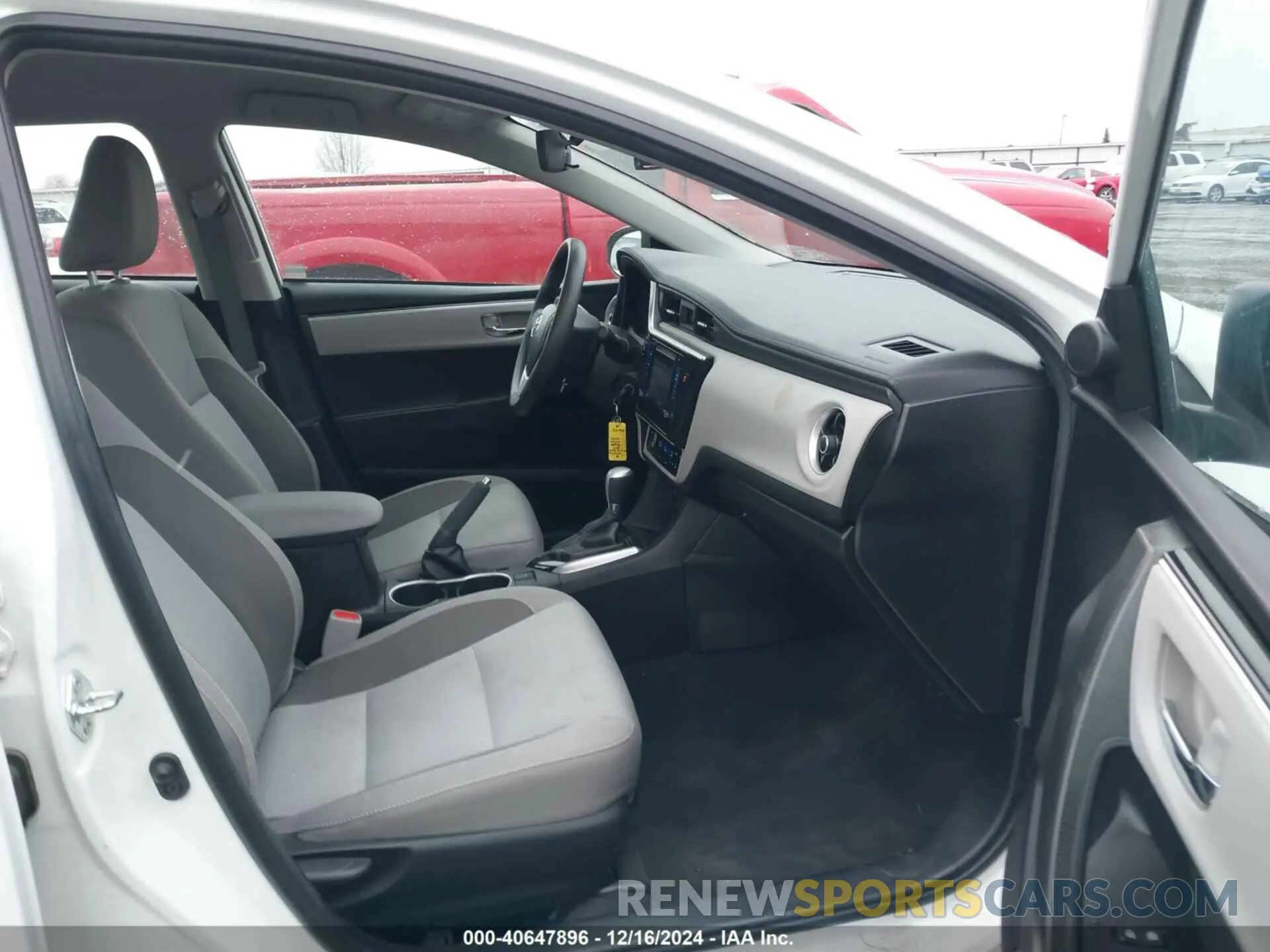 5 fotografías del automóvil dañado 2T1BURHE2KC246364 TOYOTA COROLLA 2019