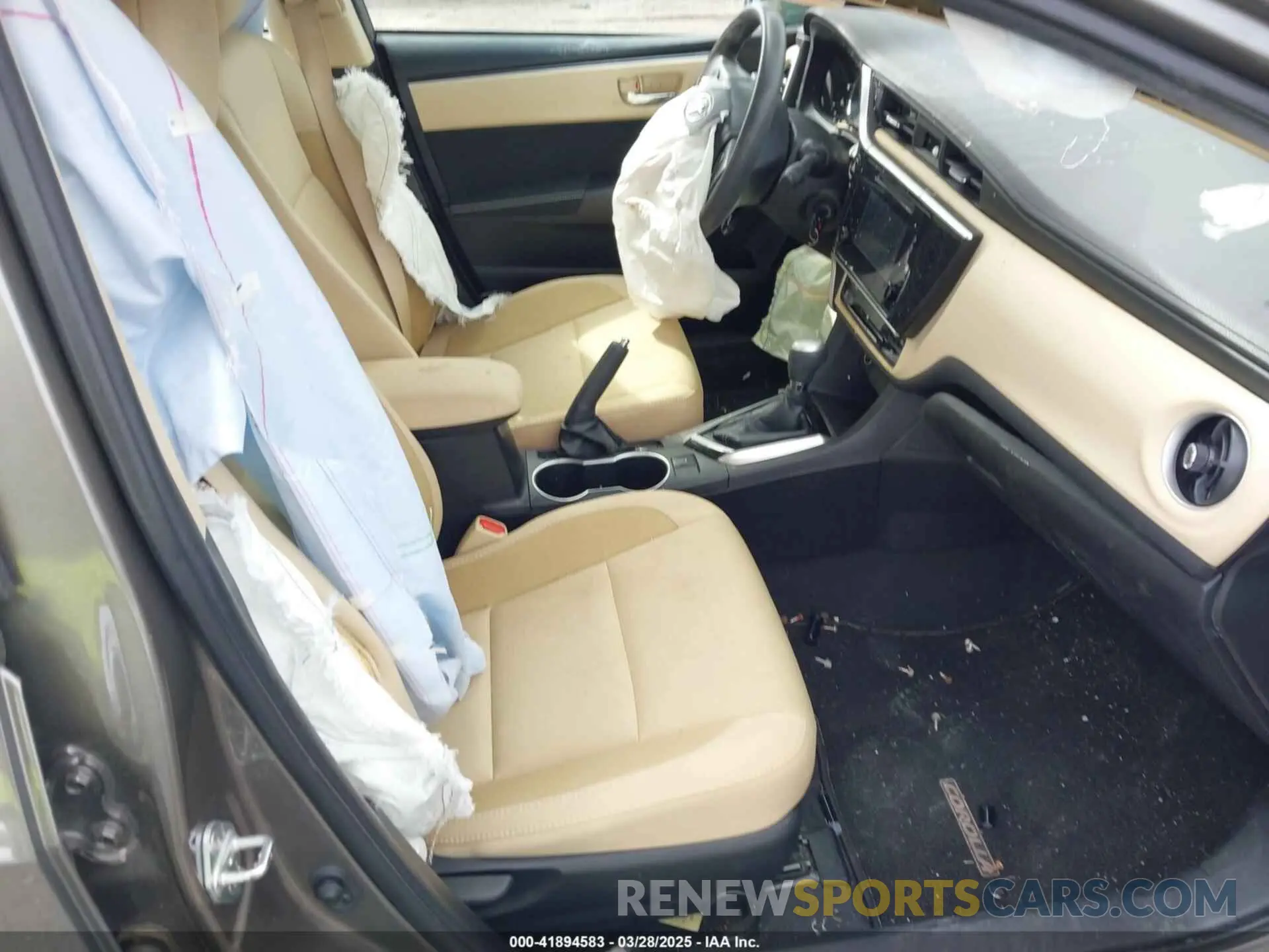 5 fotografías del automóvil dañado 2T1BURHE3KC136925 TOYOTA COROLLA 2019