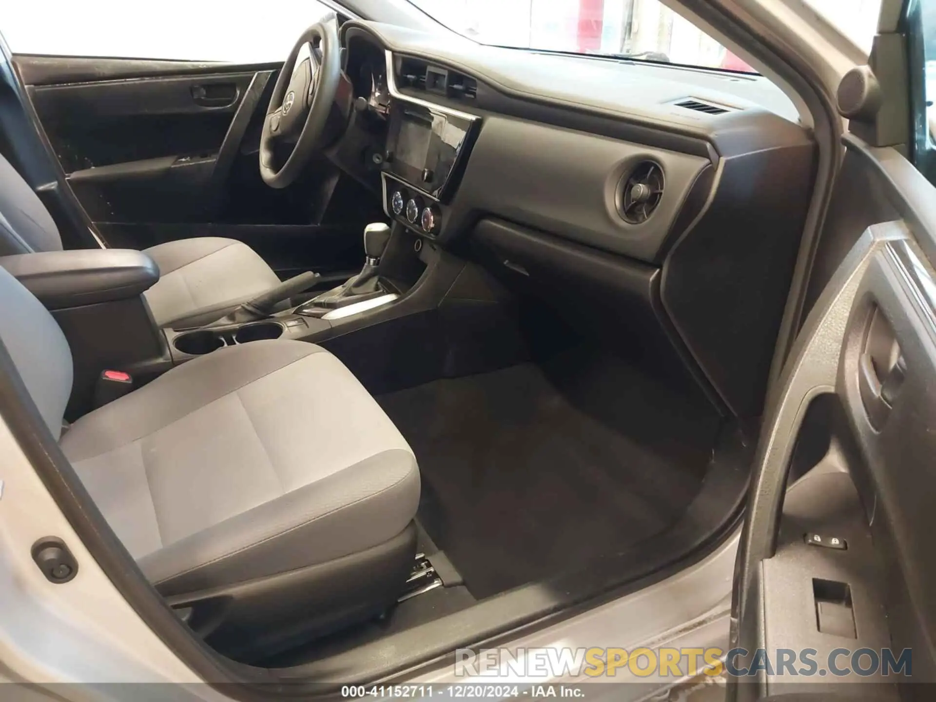 5 fotografías del automóvil dañado 2T1BURHE3KC142675 TOYOTA COROLLA 2019