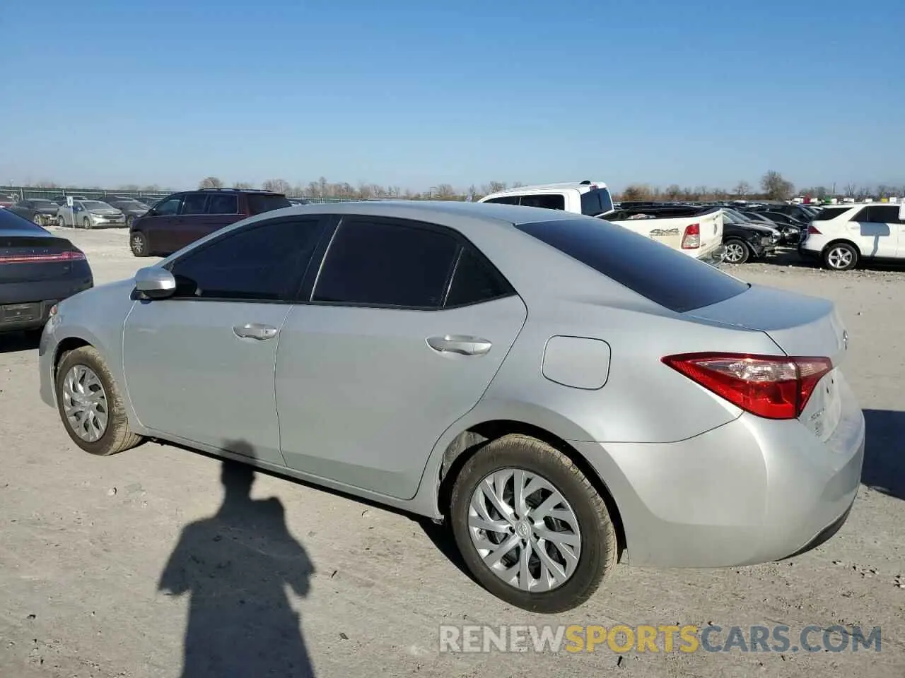 2 fotografías del automóvil dañado 2T1BURHE3KC176311 TOYOTA COROLLA 2019
