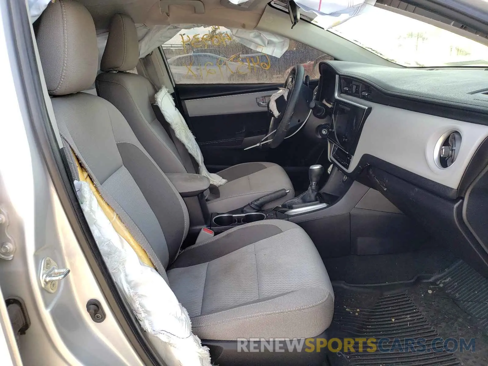 5 fotografías del automóvil dañado 2T1BURHE4KC171568 TOYOTA COROLLA 2019