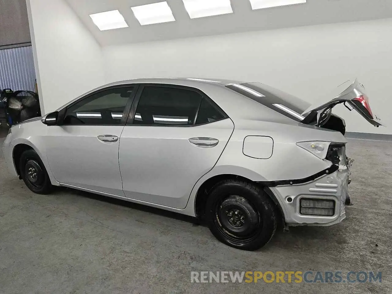 2 fotografías del automóvil dañado 2T1BURHE4KC194056 TOYOTA COROLLA 2019