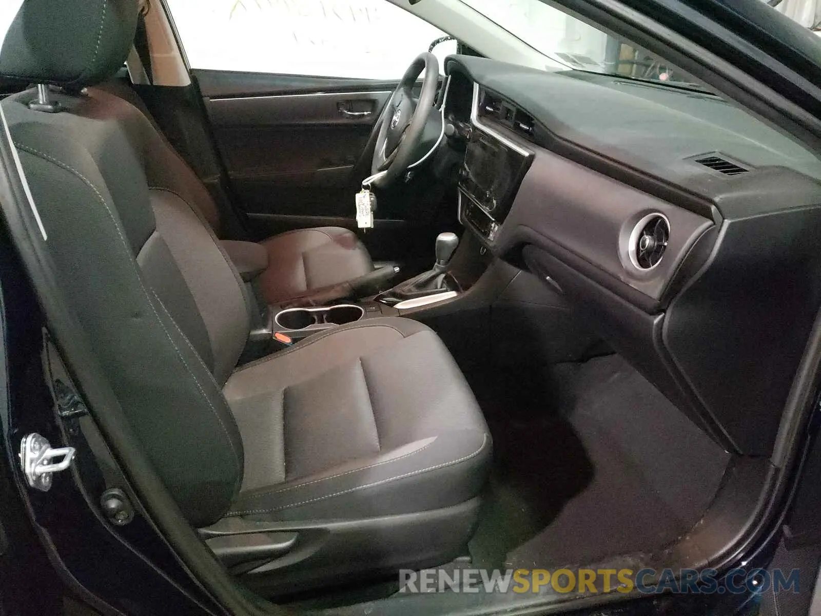5 fotografías del automóvil dañado 2T1BURHE4KC200244 TOYOTA COROLLA 2019