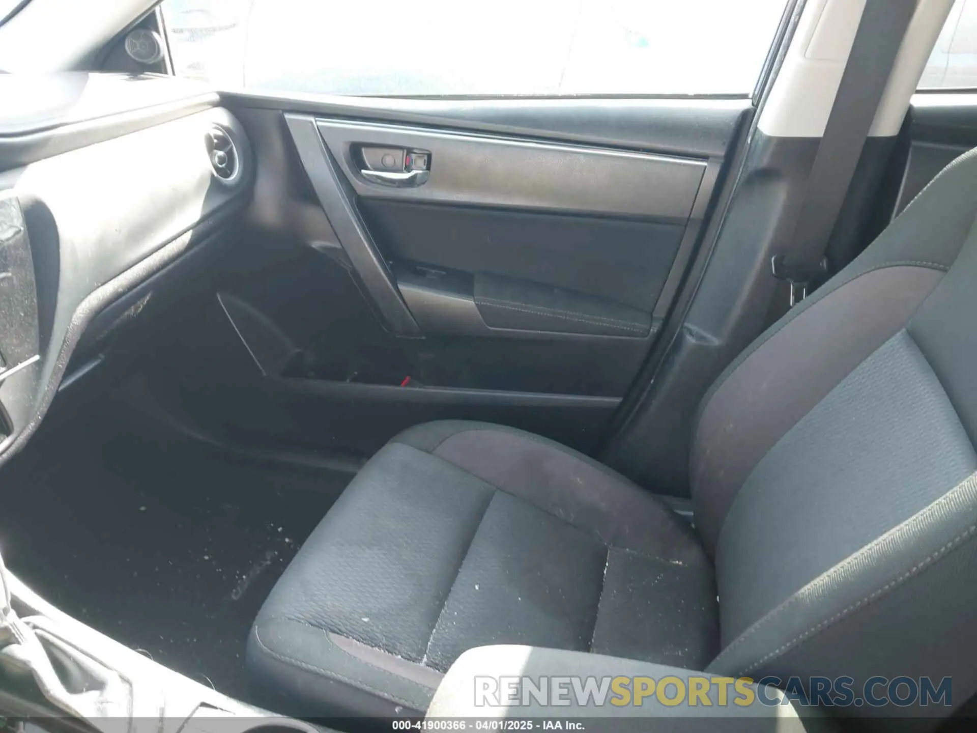 5 fotografías del automóvil dañado 2T1BURHE4KC211793 TOYOTA COROLLA 2019