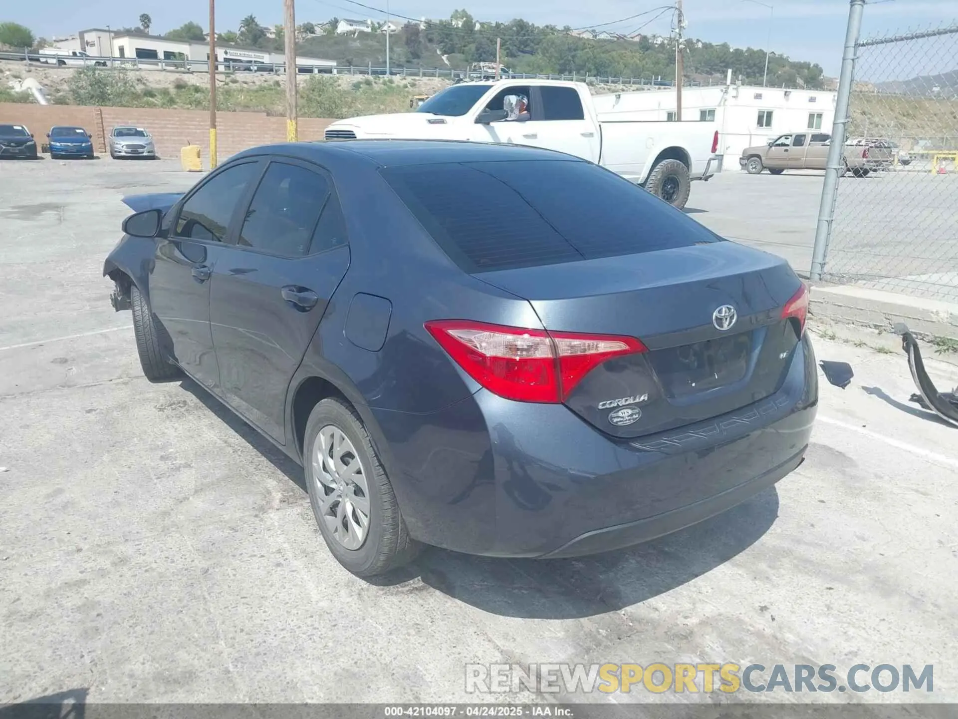 3 fotografías del automóvil dañado 2T1BURHE4KC215942 TOYOTA COROLLA 2019