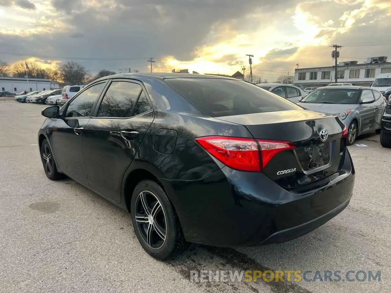 3 fotografías del automóvil dañado 2T1BURHE4KC226522 TOYOTA COROLLA 2019