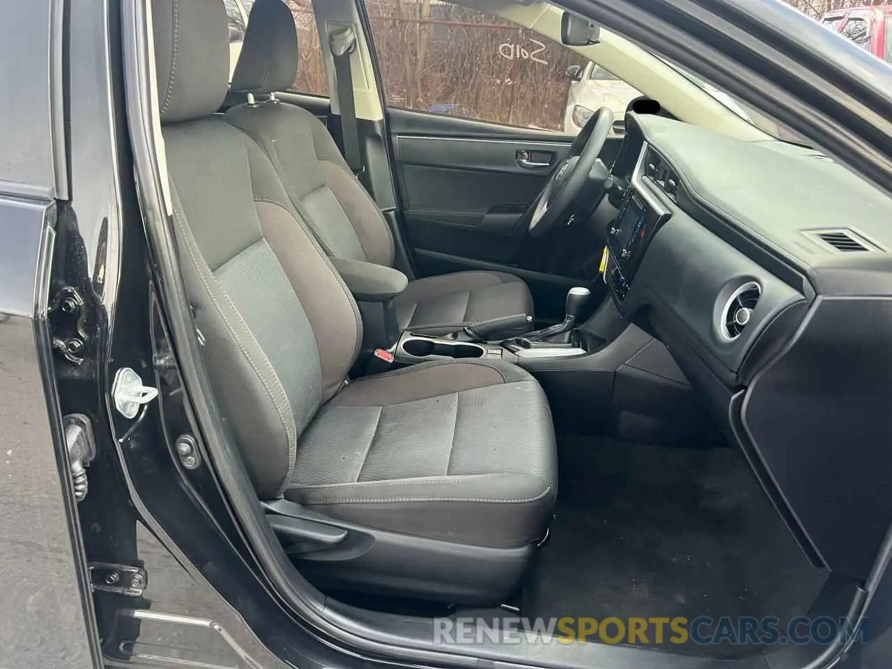 5 fotografías del automóvil dañado 2T1BURHE4KC226522 TOYOTA COROLLA 2019