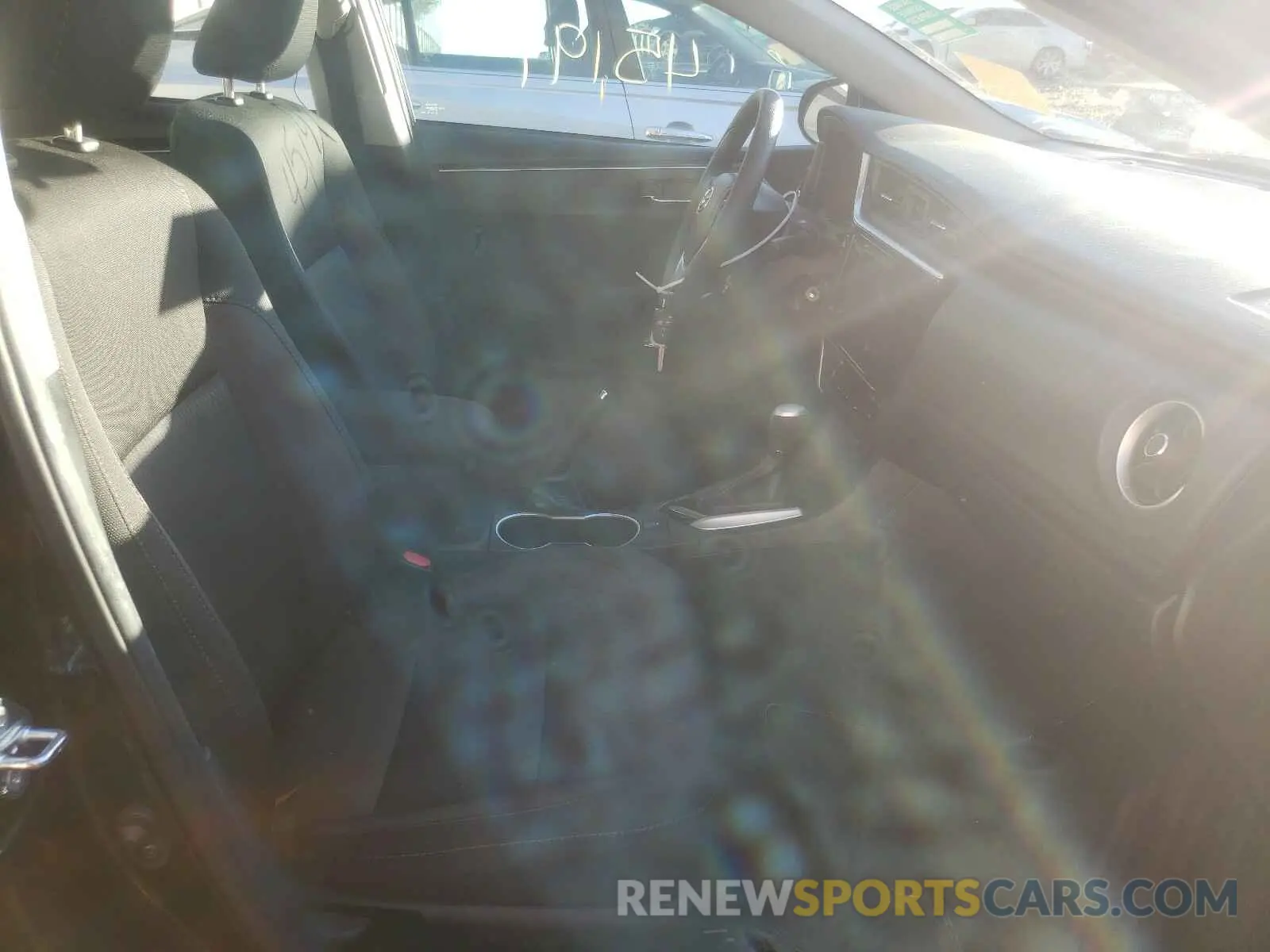 5 fotografías del automóvil dañado 2T1BURHE4KC234586 TOYOTA COROLLA 2019