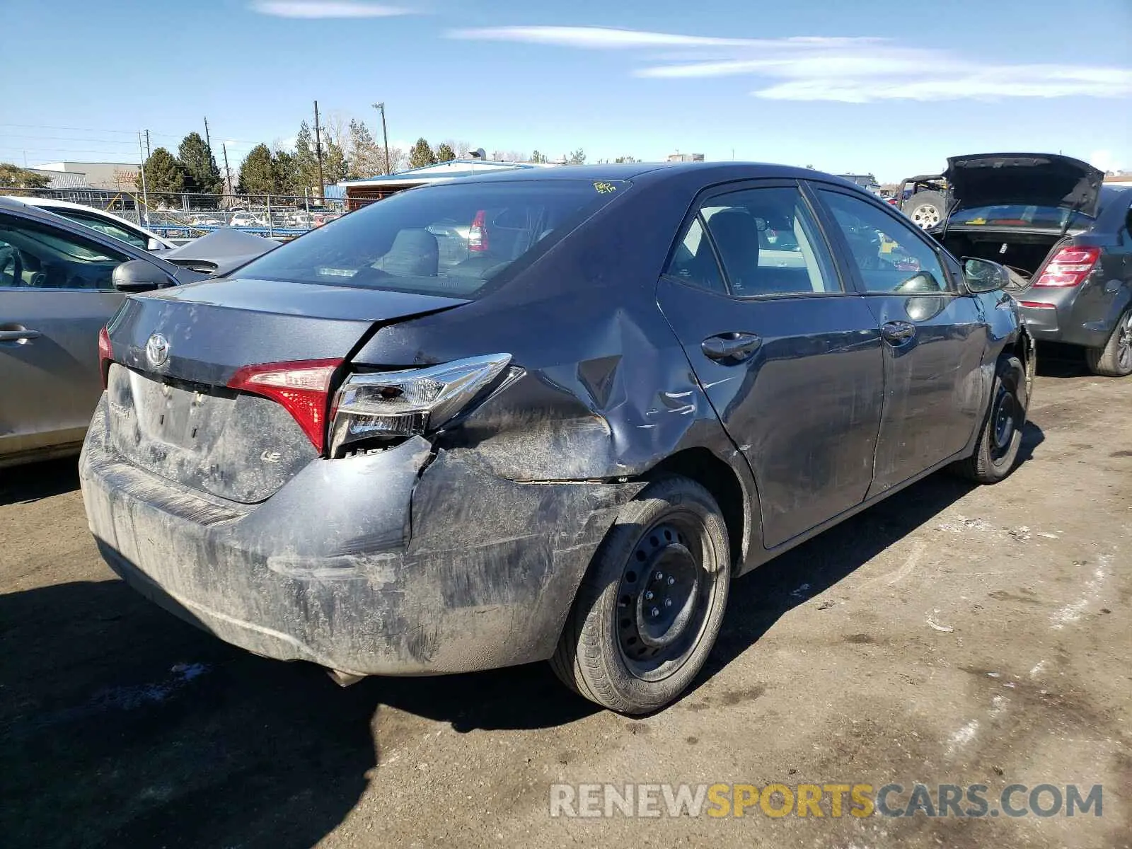 4 fotografías del automóvil dañado 2T1BURHE4KC240081 TOYOTA COROLLA 2019