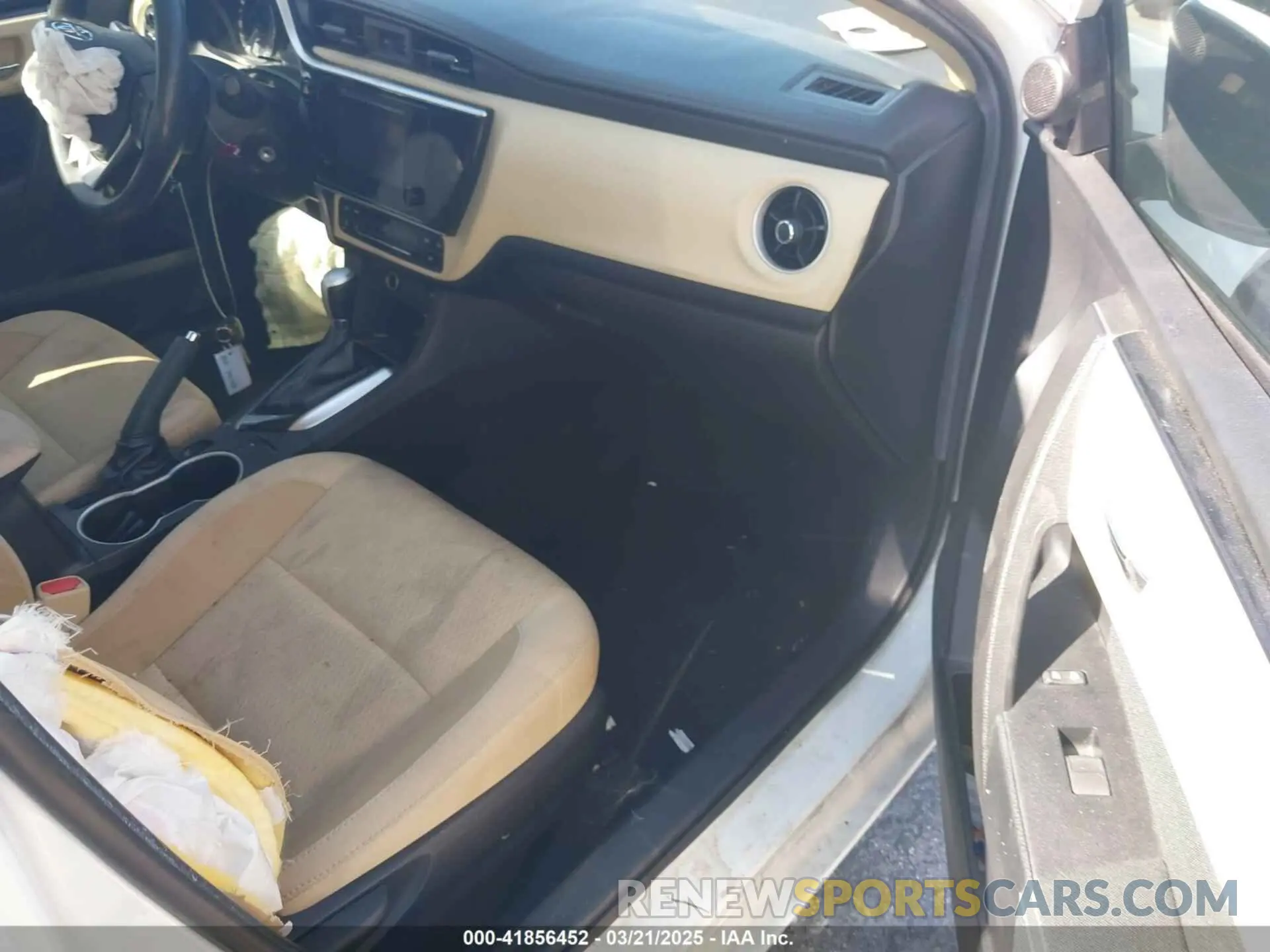 5 fotografías del automóvil dañado 2T1BURHE5KC169697 TOYOTA COROLLA 2019