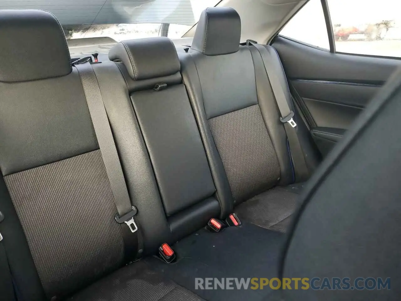10 fotografías del automóvil dañado 2T1BURHE6KC136546 TOYOTA COROLLA 2019