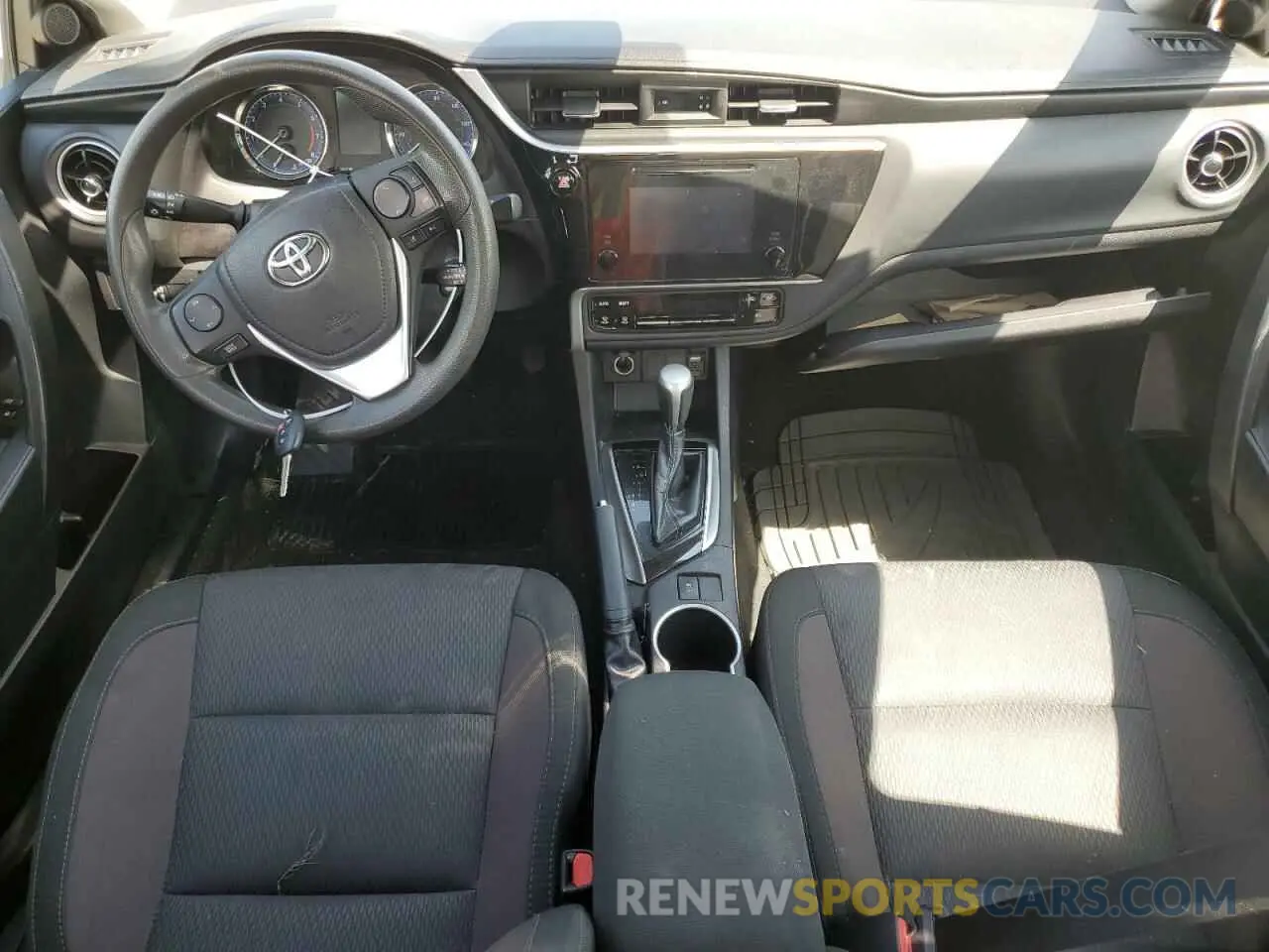 8 fotografías del automóvil dañado 2T1BURHE6KC151533 TOYOTA COROLLA 2019