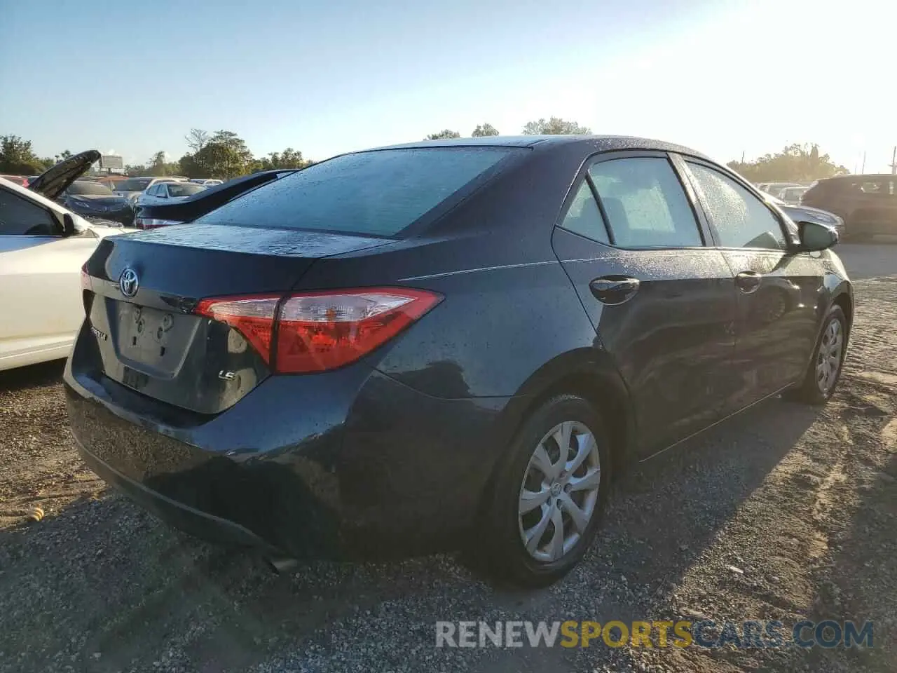 4 fotografías del automóvil dañado 2T1BURHE6KC156683 TOYOTA COROLLA 2019
