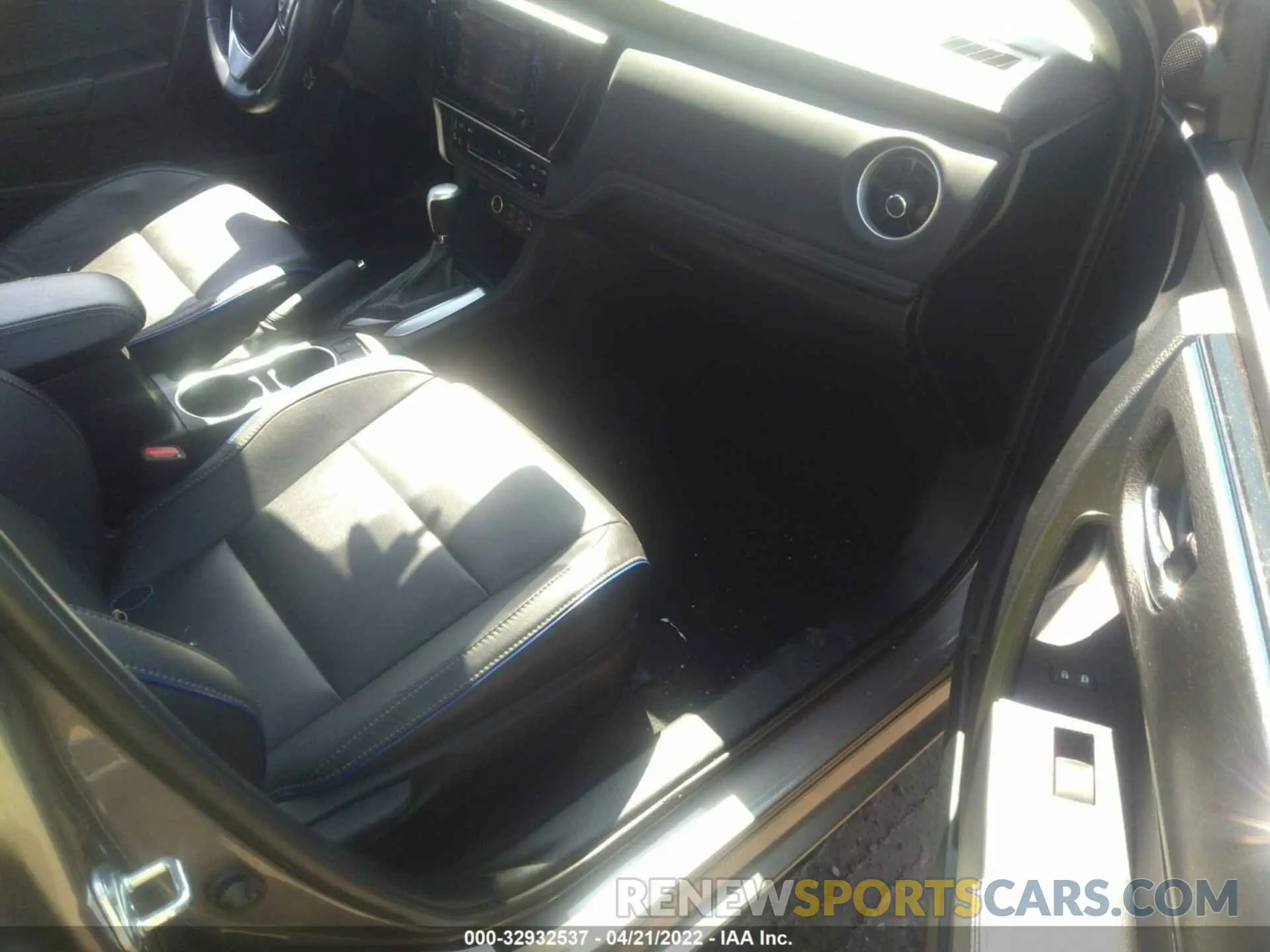 5 fotografías del automóvil dañado 2T1BURHE6KC159390 TOYOTA COROLLA 2019