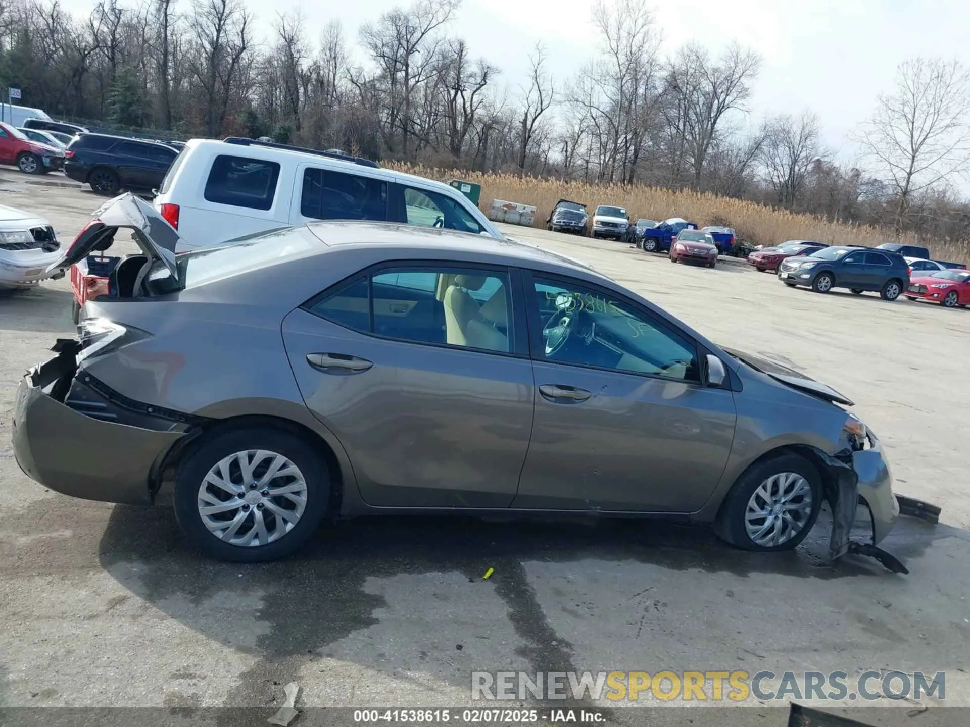 14 fotografías del automóvil dañado 2T1BURHE6KC163374 TOYOTA COROLLA 2019