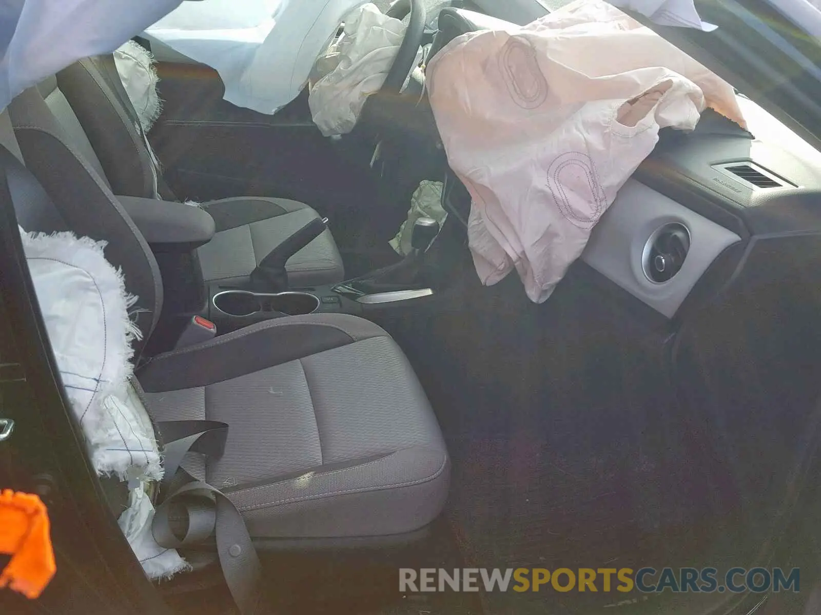 5 fotografías del automóvil dañado 2T1BURHE6KC164699 TOYOTA COROLLA 2019
