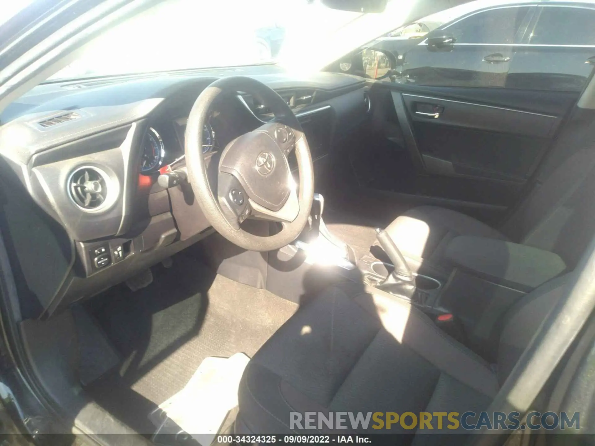 5 fotografías del automóvil dañado 2T1BURHE6KC179574 TOYOTA COROLLA 2019
