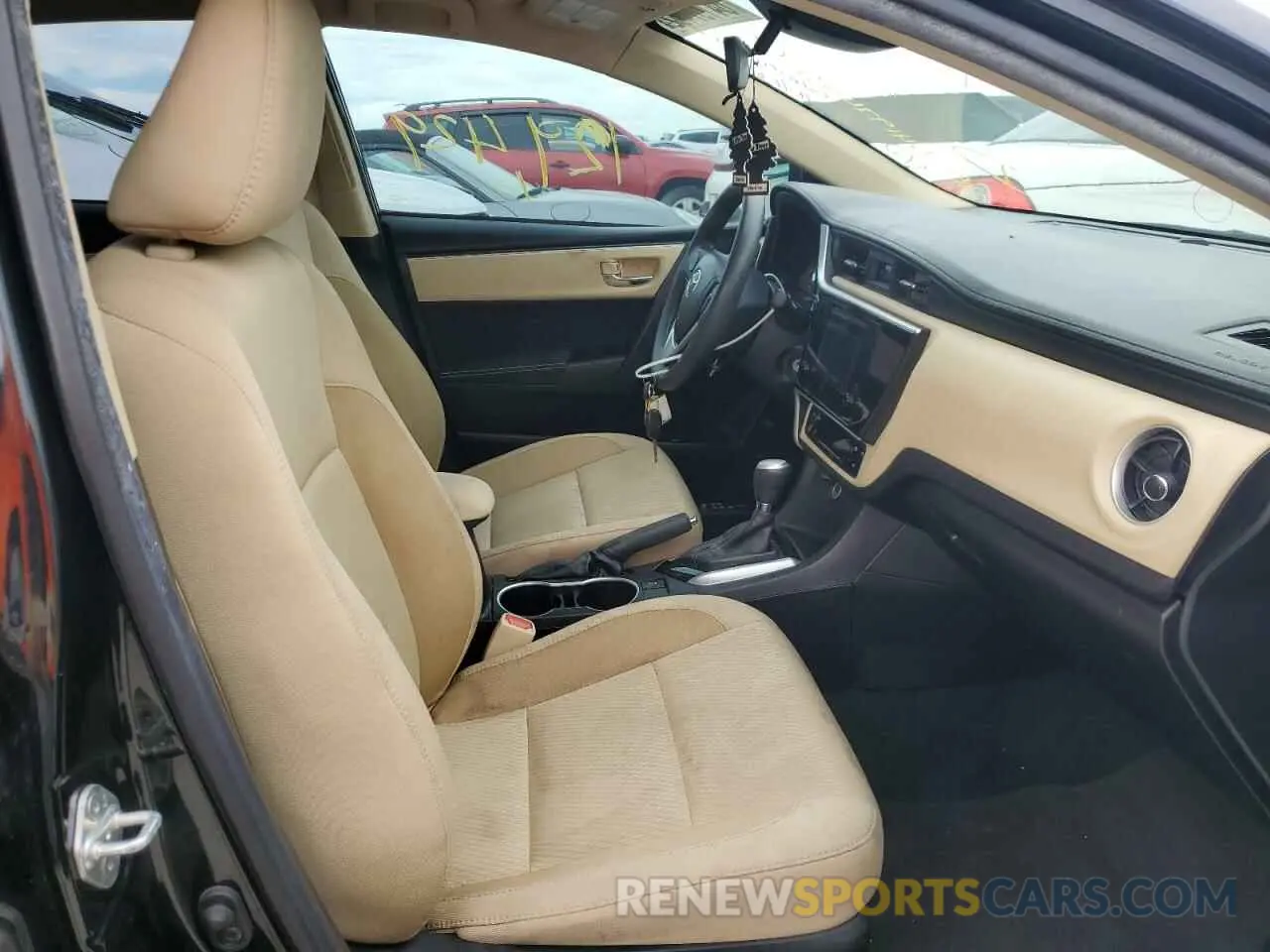 5 fotografías del automóvil dañado 2T1BURHE6KC184256 TOYOTA COROLLA 2019
