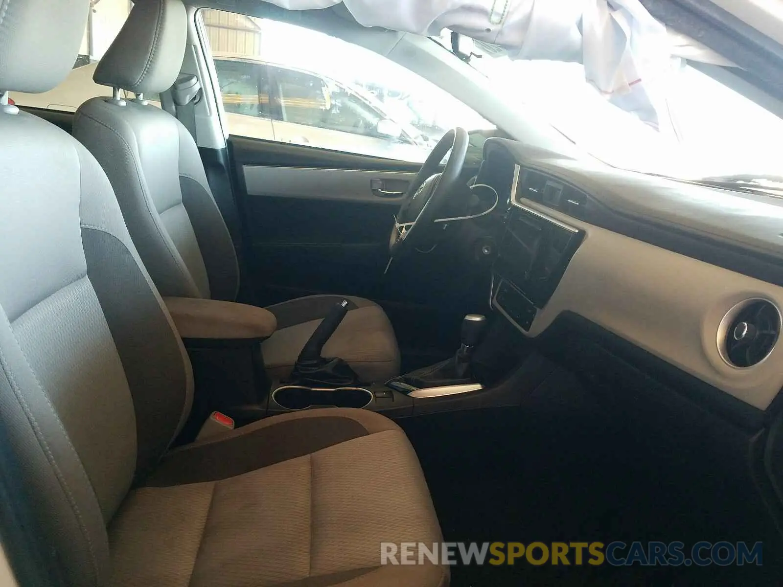 5 fotografías del automóvil dañado 2T1BURHE6KC206854 TOYOTA COROLLA 2019