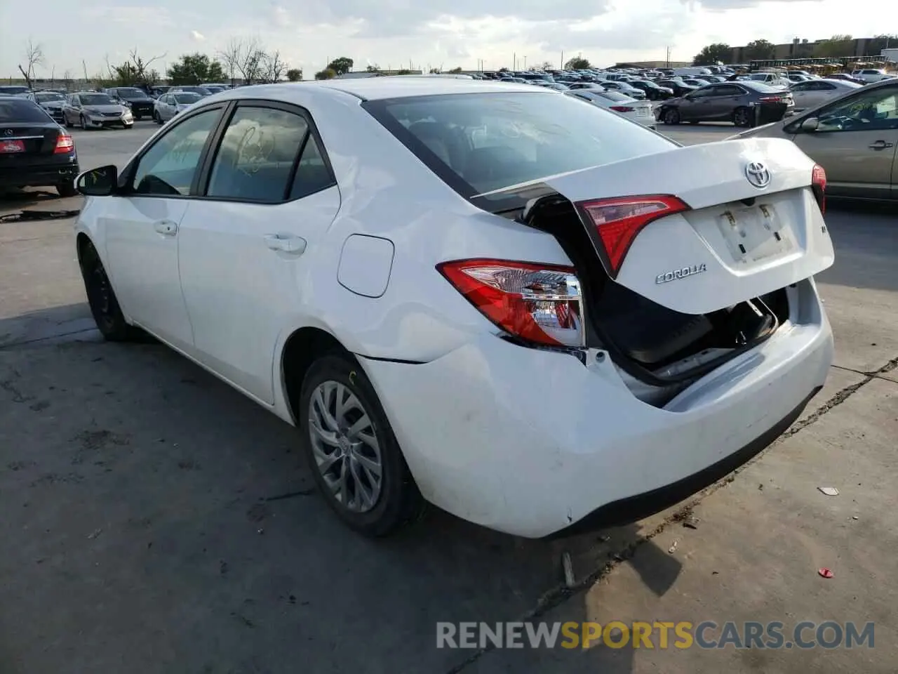 3 fotografías del automóvil dañado 2T1BURHE6KC236663 TOYOTA COROLLA 2019