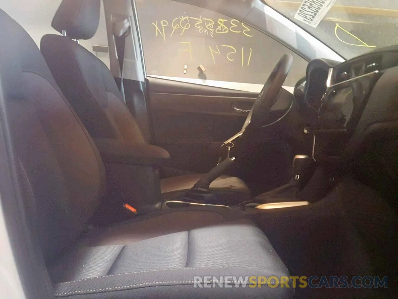 5 fotografías del automóvil dañado 2T1BURHE6KC243029 TOYOTA COROLLA 2019