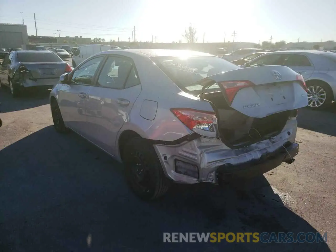 3 fotografías del automóvil dañado 2T1BURHE6KC243077 TOYOTA COROLLA 2019