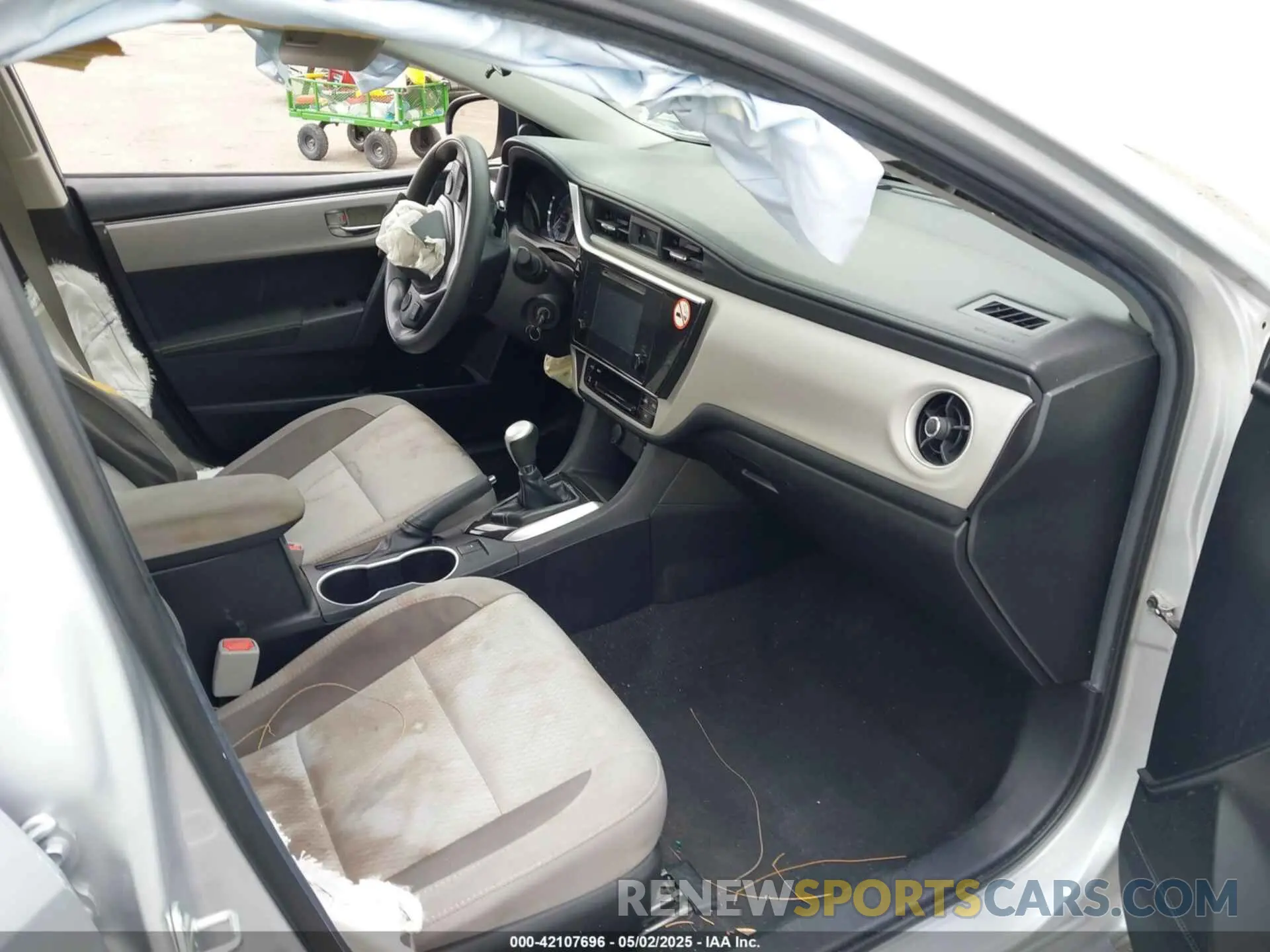 5 fotografías del automóvil dañado 2T1BURHE8KC170584 TOYOTA COROLLA 2019