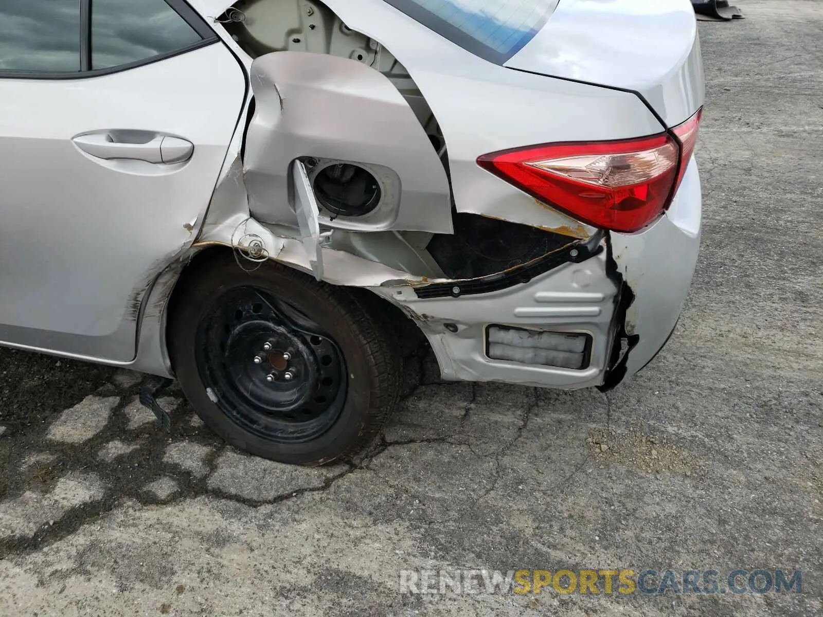 9 fotografías del automóvil dañado 2T1BURHE8KC174697 TOYOTA COROLLA 2019