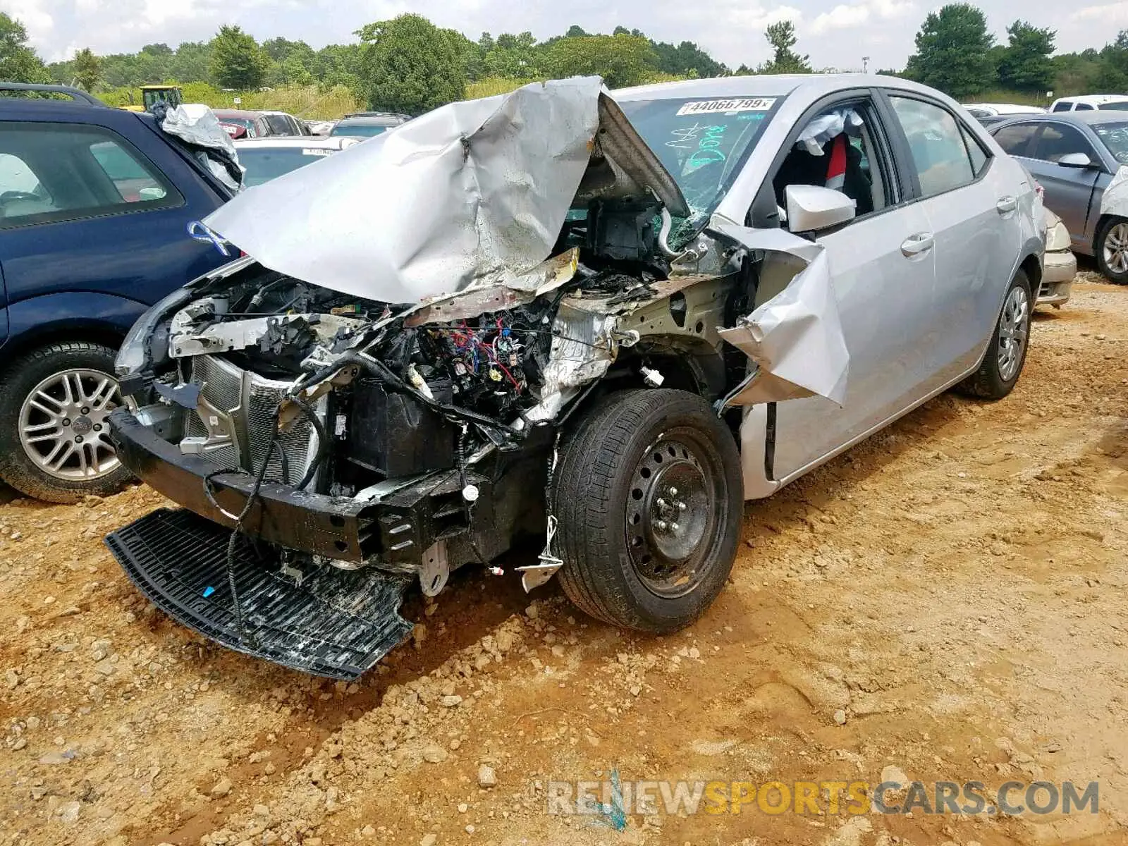 2 fotografías del automóvil dañado 2T1BURHE8KC185862 TOYOTA COROLLA 2019