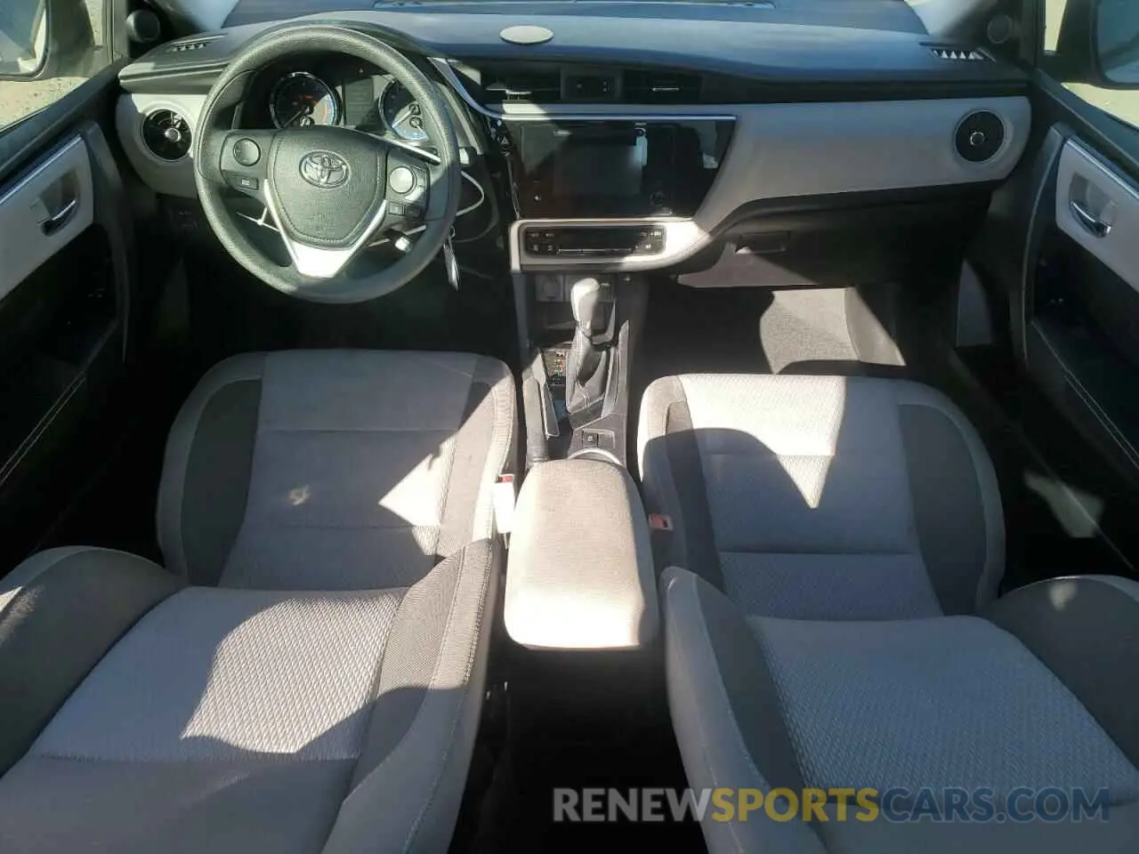 8 fotografías del automóvil dañado 2T1BURHE8KC189099 TOYOTA COROLLA 2019