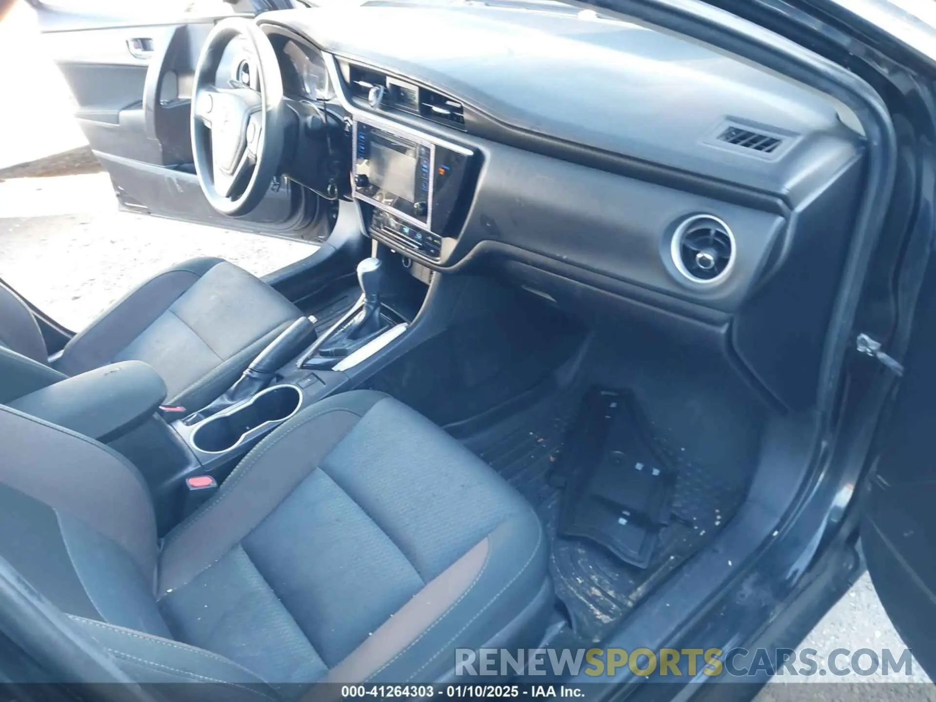 5 fotografías del automóvil dañado 2T1BURHE8KC235126 TOYOTA COROLLA 2019