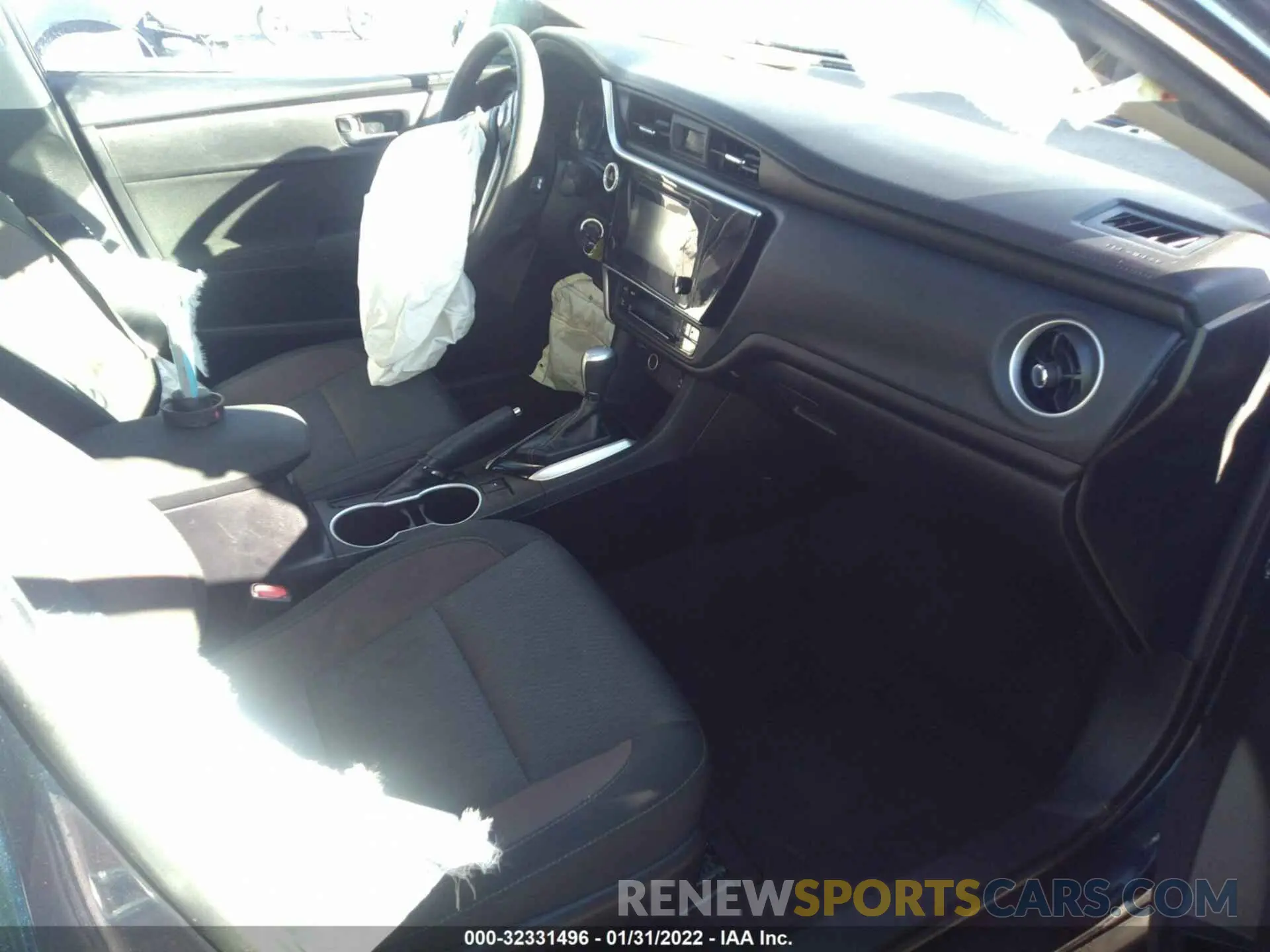 5 fotografías del automóvil dañado 2T1BURHE8KC236602 TOYOTA COROLLA 2019