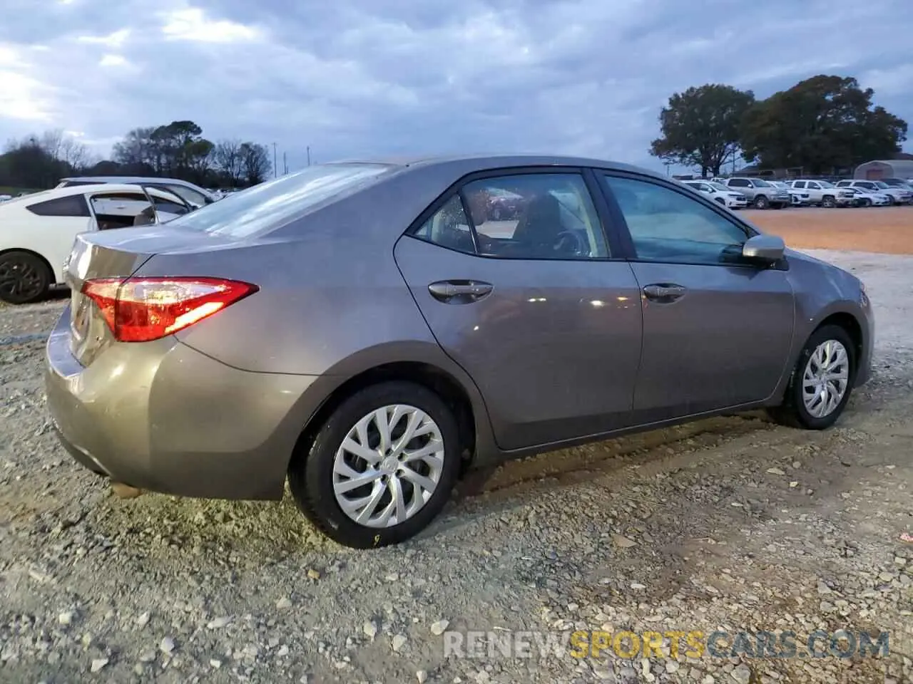 3 fotografías del automóvil dañado 2T1BURHE8KC237944 TOYOTA COROLLA 2019