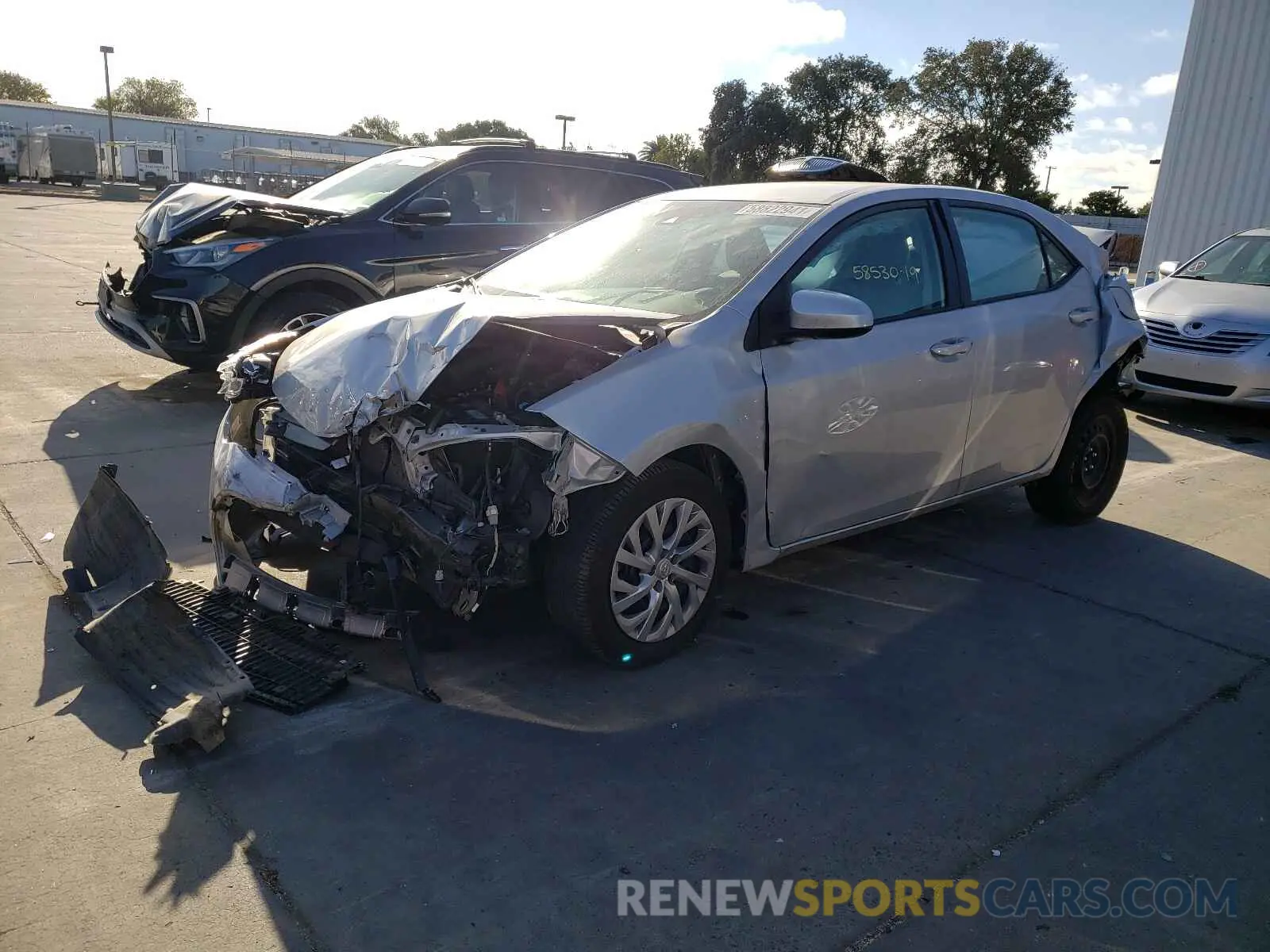 2 fotografías del automóvil dañado 2T1BURHE8KC245879 TOYOTA COROLLA 2019