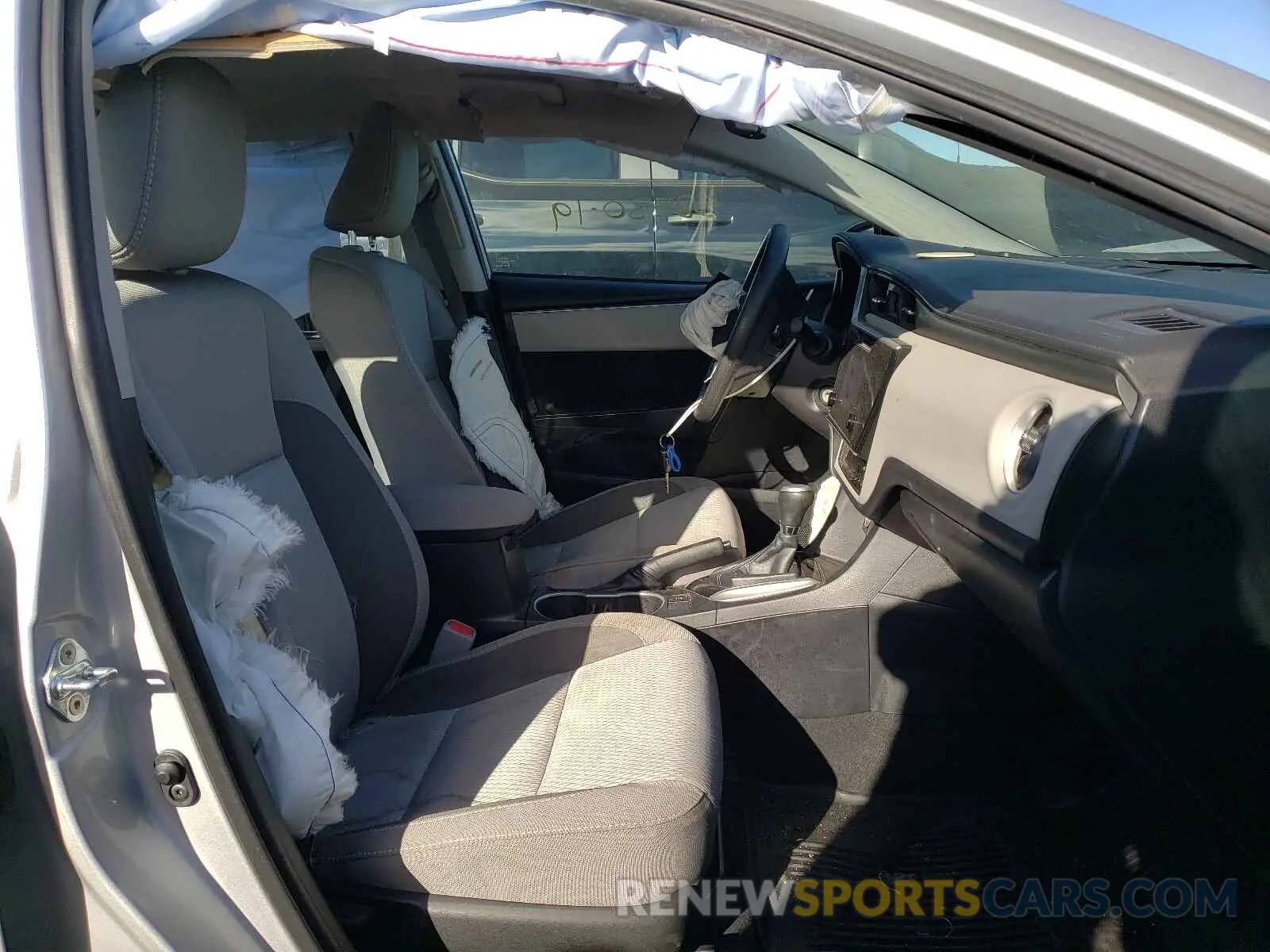 5 fotografías del automóvil dañado 2T1BURHE8KC245879 TOYOTA COROLLA 2019