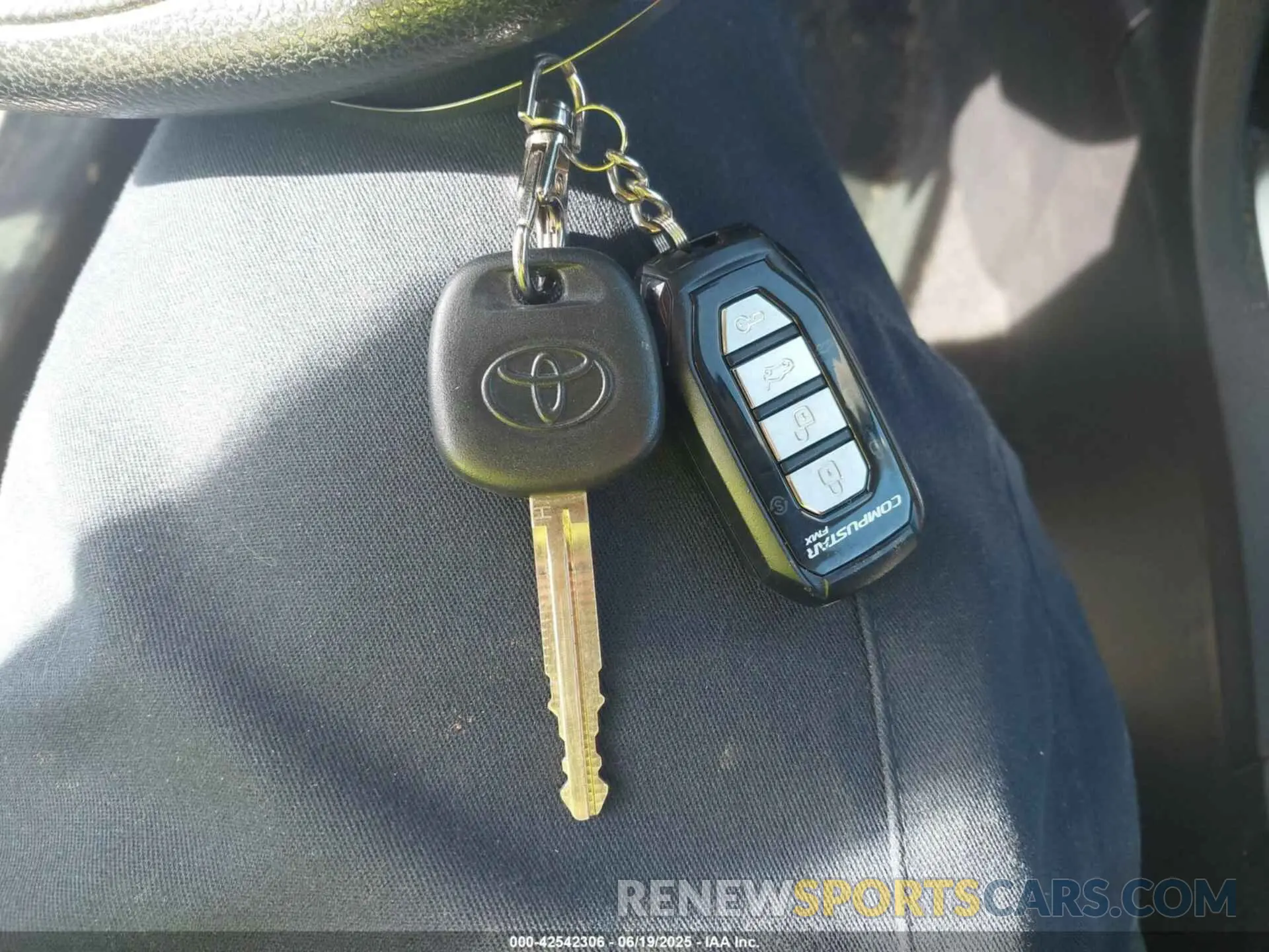 11 fotografías del automóvil dañado 2T1BURHE9KC145130 TOYOTA COROLLA 2019