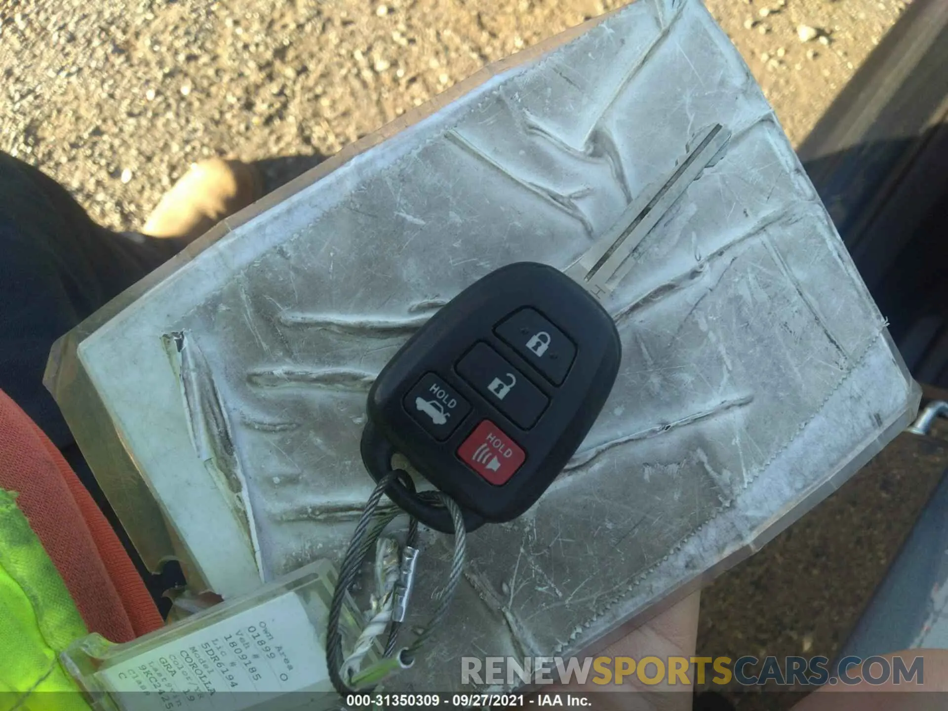 11 fotografías del automóvil dañado 2T1BURHE9KC242540 TOYOTA COROLLA 2019