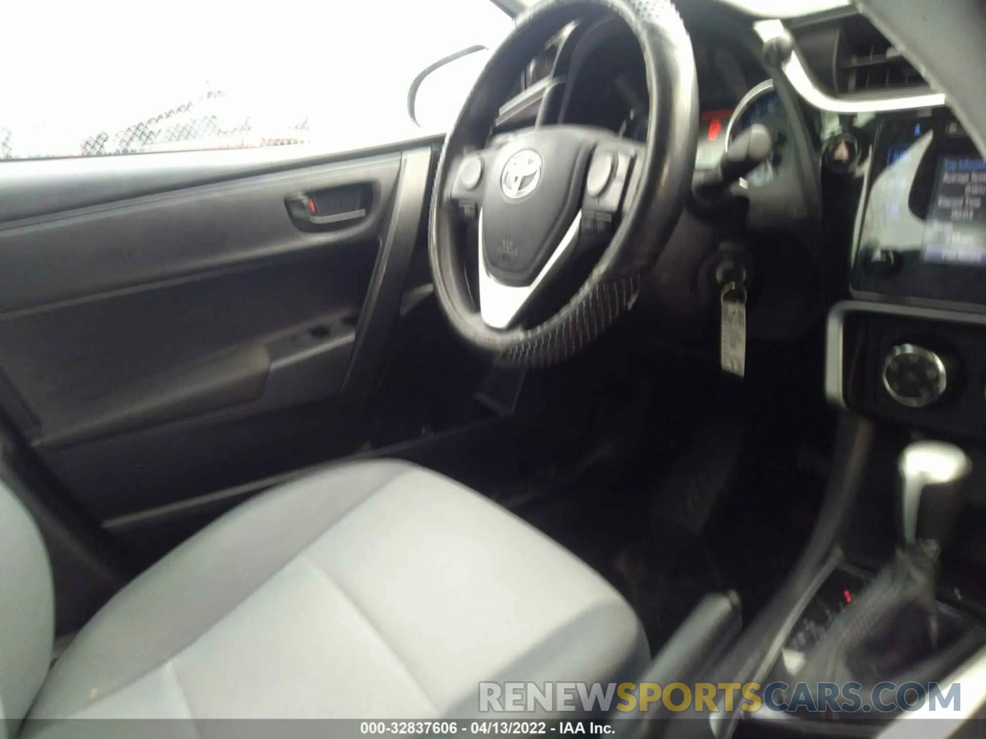 5 fotografías del automóvil dañado 2T1BURHEXKC125890 TOYOTA COROLLA 2019