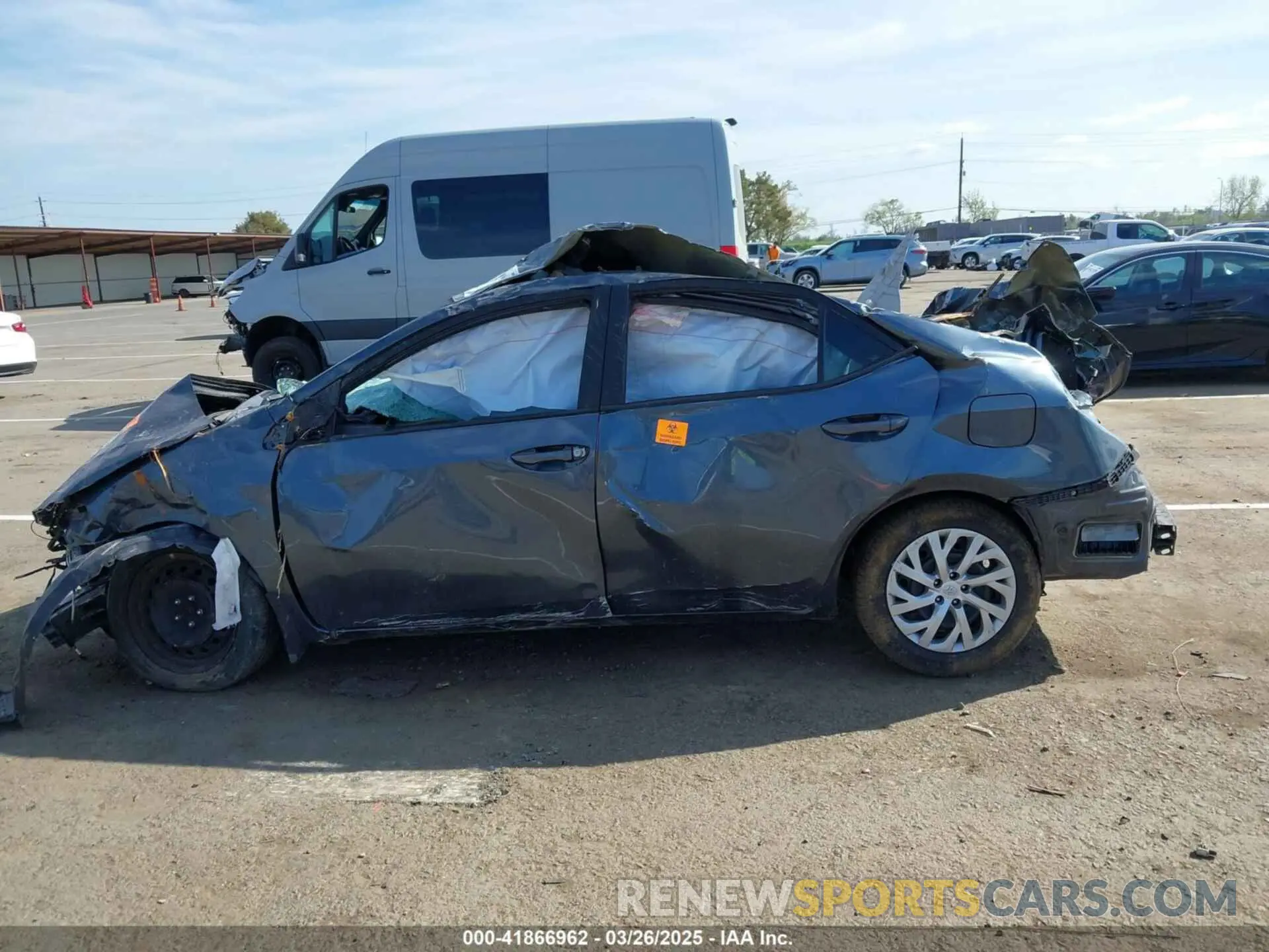 13 fotografías del automóvil dañado 2T1BURHEXKC130622 TOYOTA COROLLA 2019