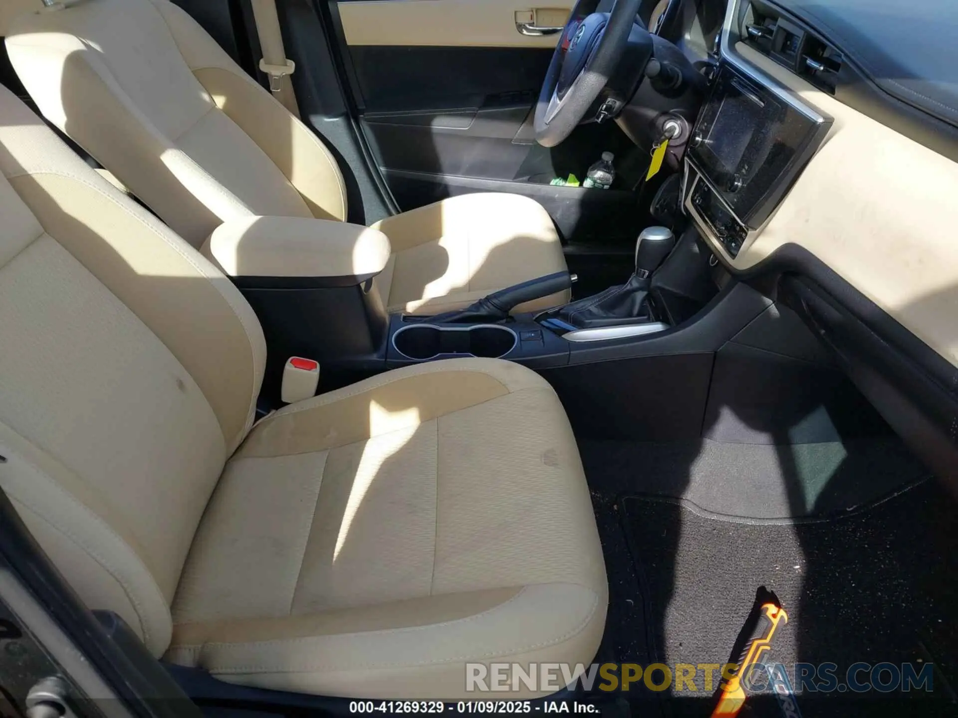5 fotografías del automóvil dañado 2T1BURHEXKC135240 TOYOTA COROLLA 2019
