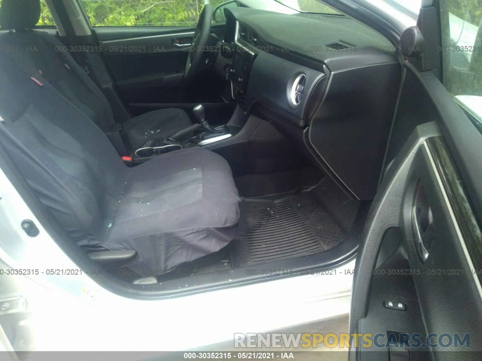 5 fotografías del automóvil dañado 2T1BURHEXKC162051 TOYOTA COROLLA 2019