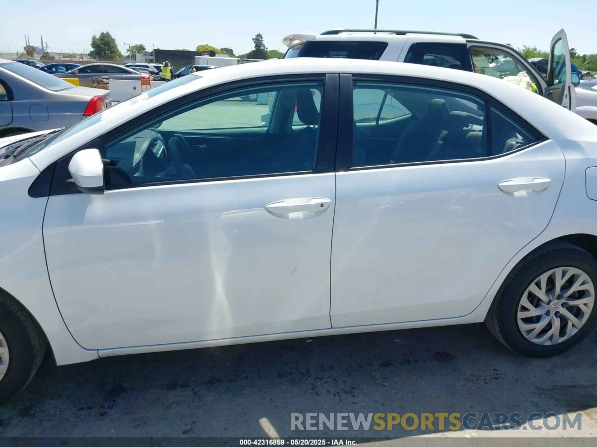14 fotografías del automóvil dañado 2T1BURHEXKC177973 TOYOTA COROLLA 2019