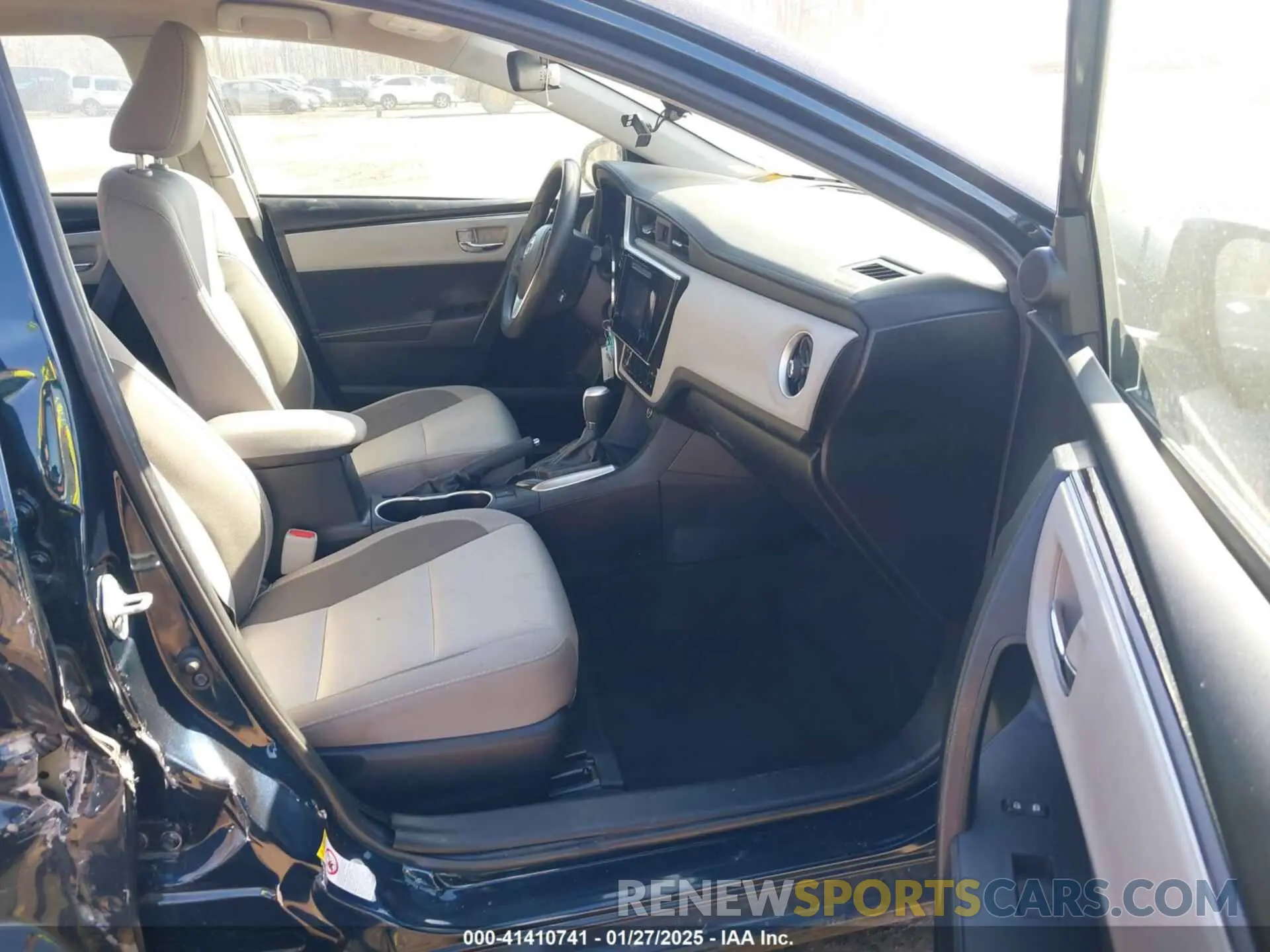5 fotografías del automóvil dañado 2T1BURHEXKC199469 TOYOTA COROLLA 2019