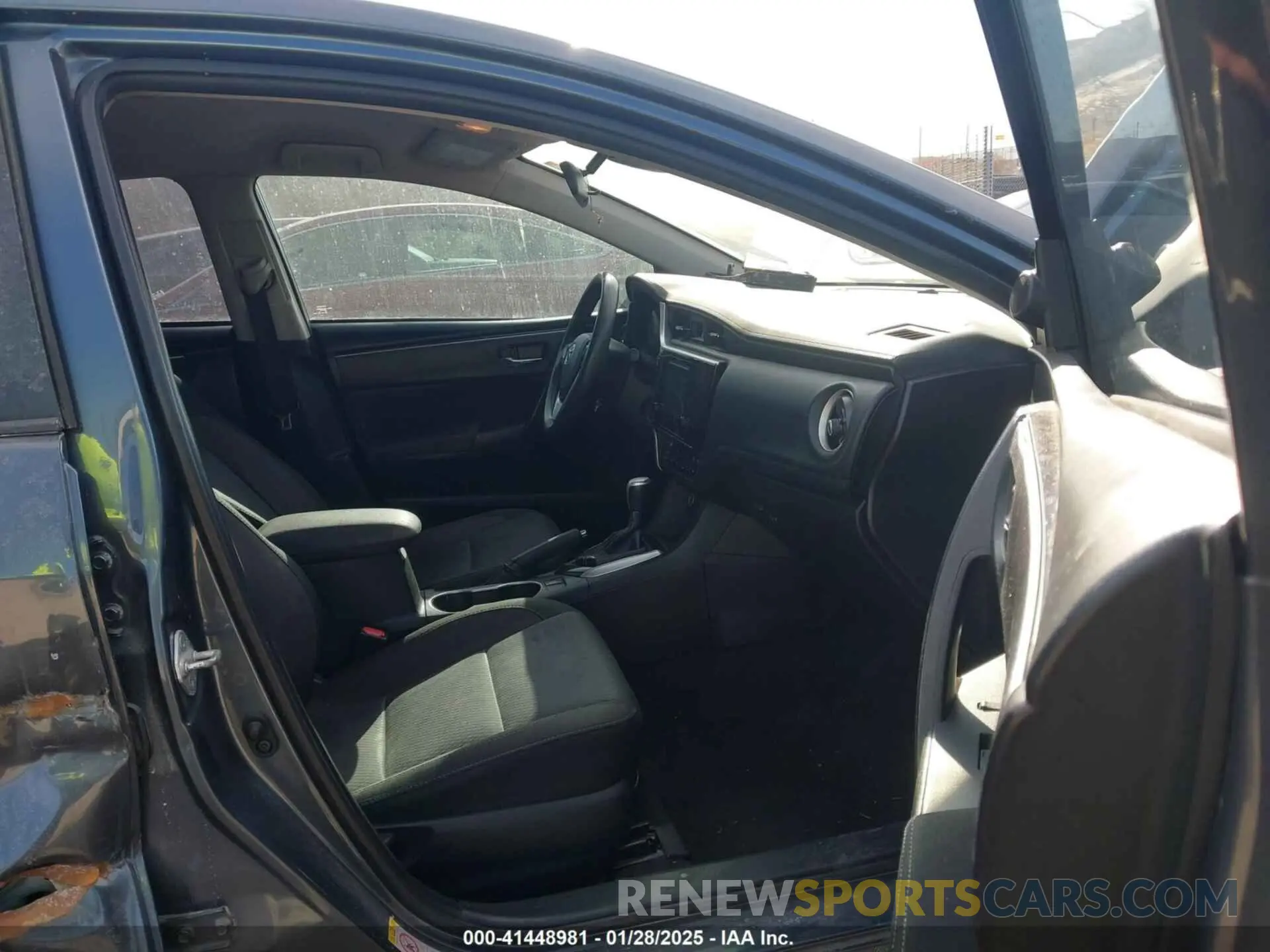 5 fotografías del automóvil dañado 2T1BURHEXKC244071 TOYOTA COROLLA 2019