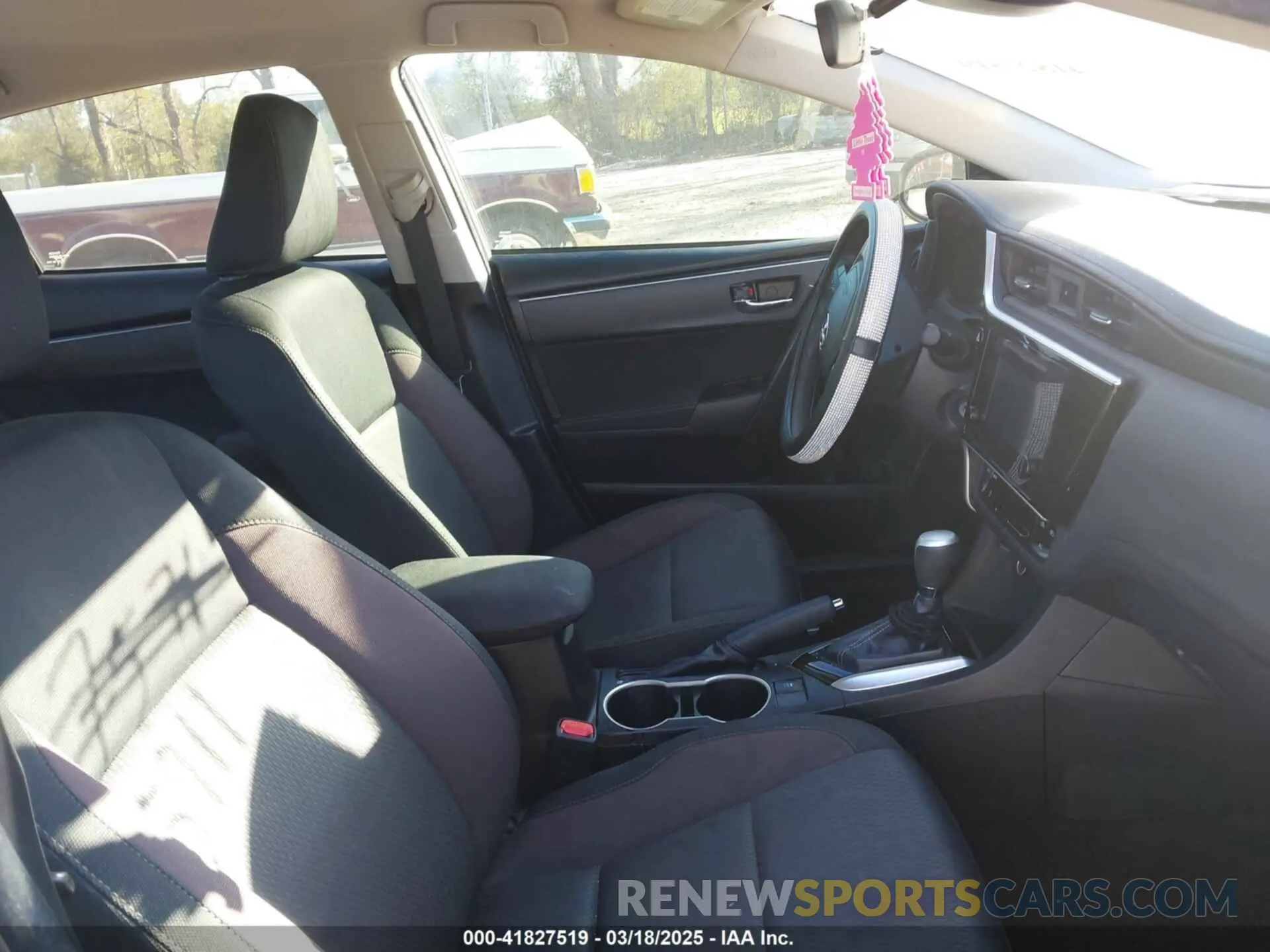 5 fotografías del automóvil dañado 5YFBPRHE9KP875711 TOYOTA COROLLA 2019
