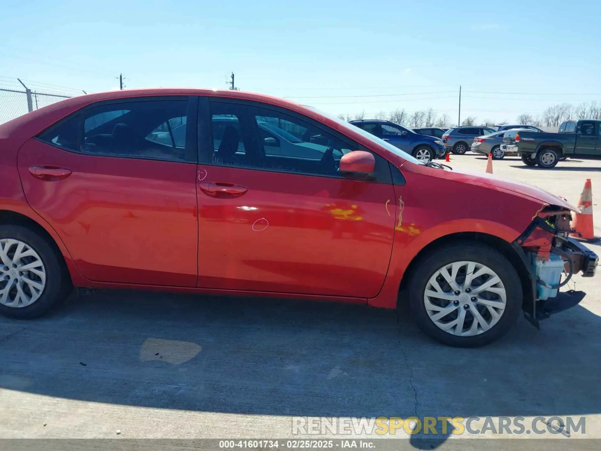 13 fotografías del automóvil dañado 5YFBURHE0KP858708 TOYOTA COROLLA 2019